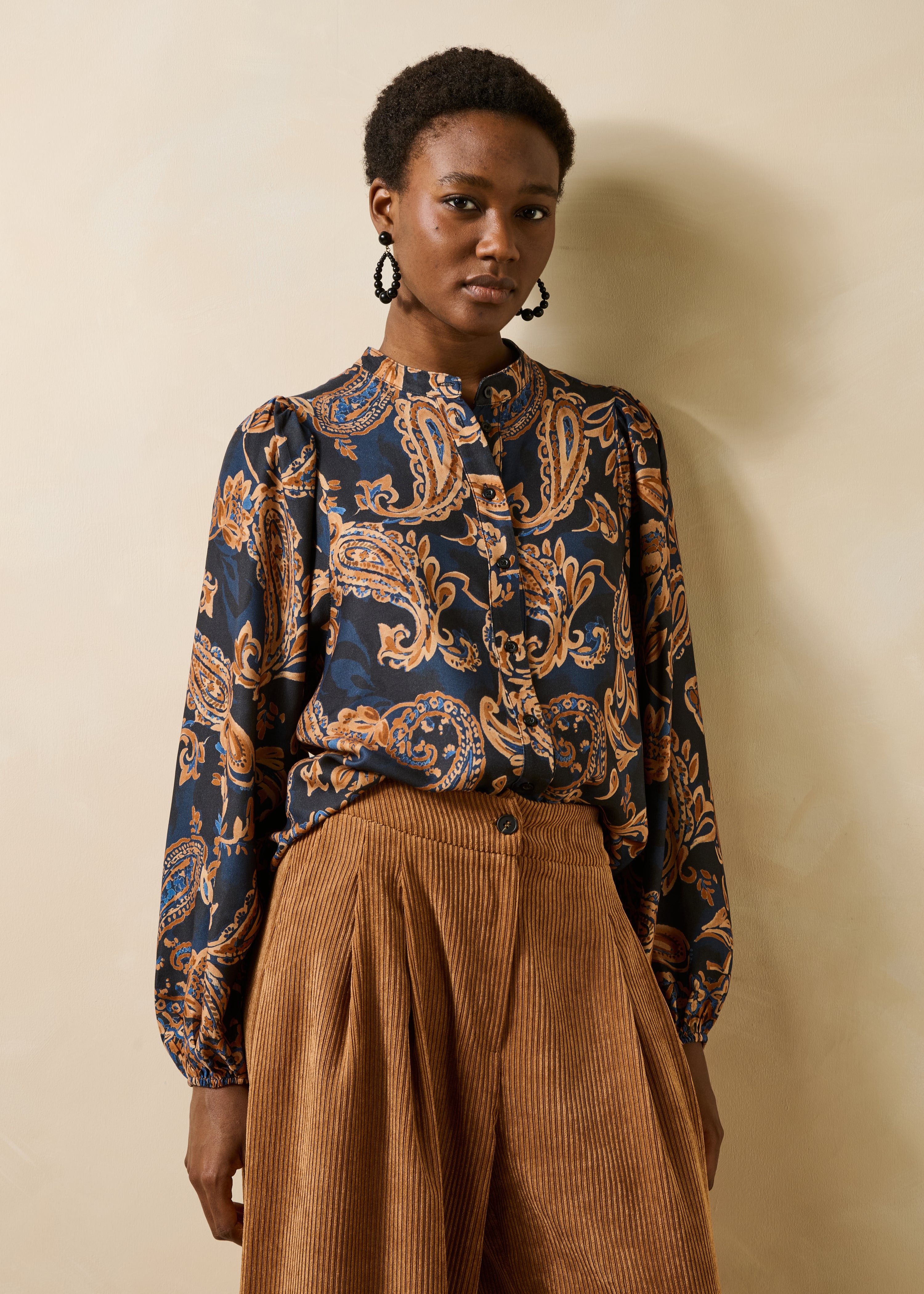 Chemise bleu et camel à imprimé manches longues
