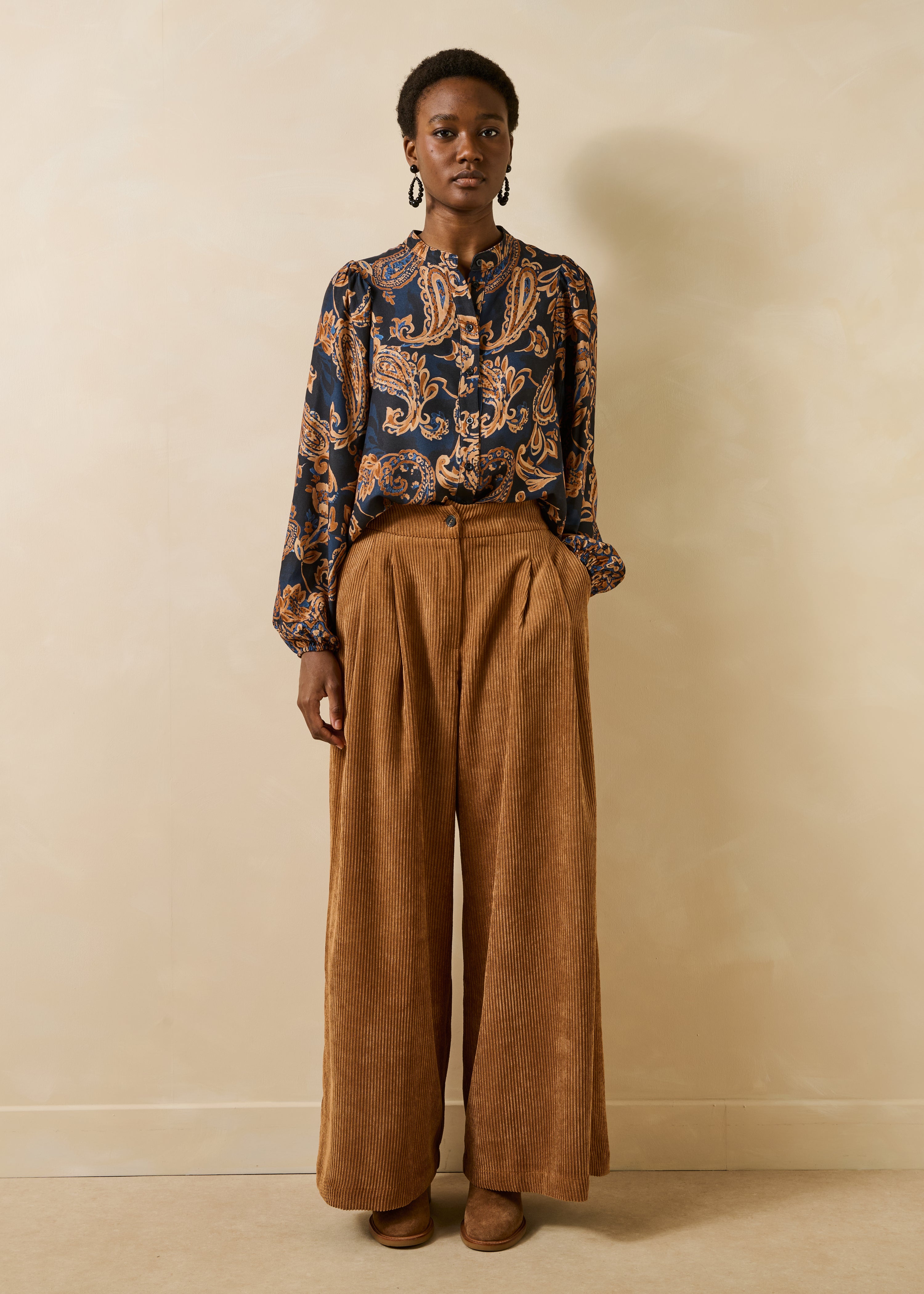 Chemise bleu et camel à imprimé manches longues