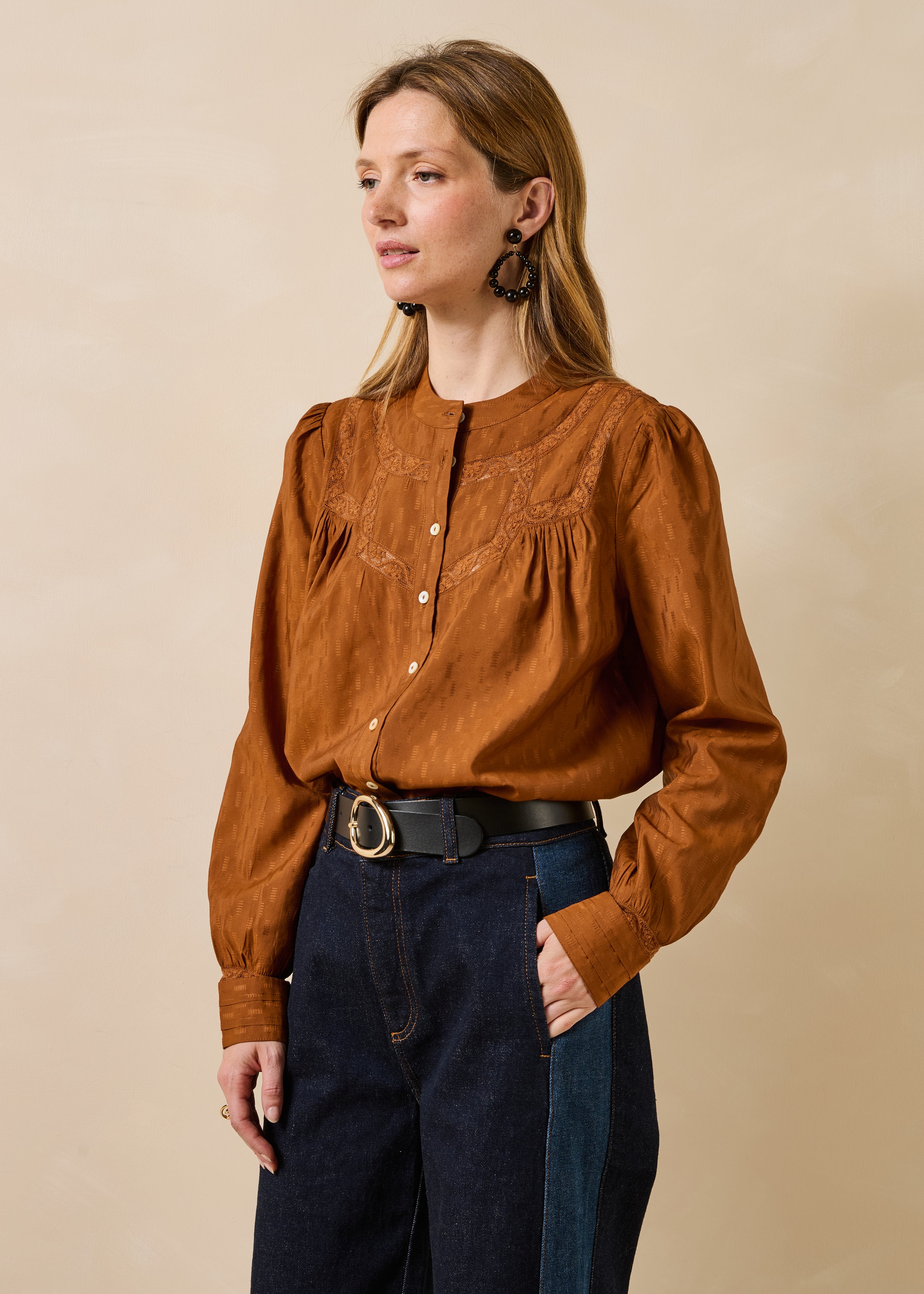 Camicia cognac in jacquard a maniche lunghe