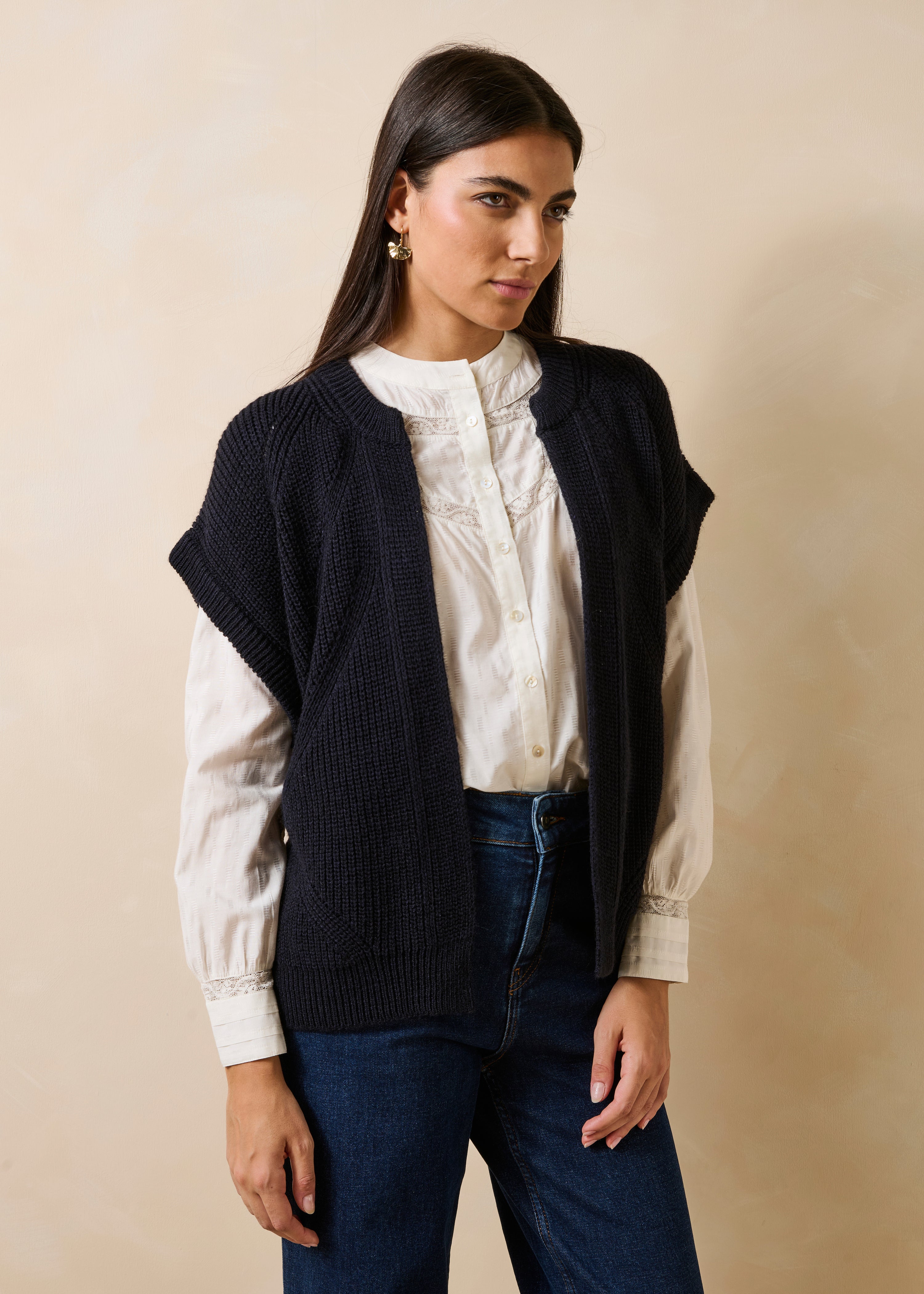 Marineblauer Kurzarm-Strickjacke mit Rundhalsausschnitt