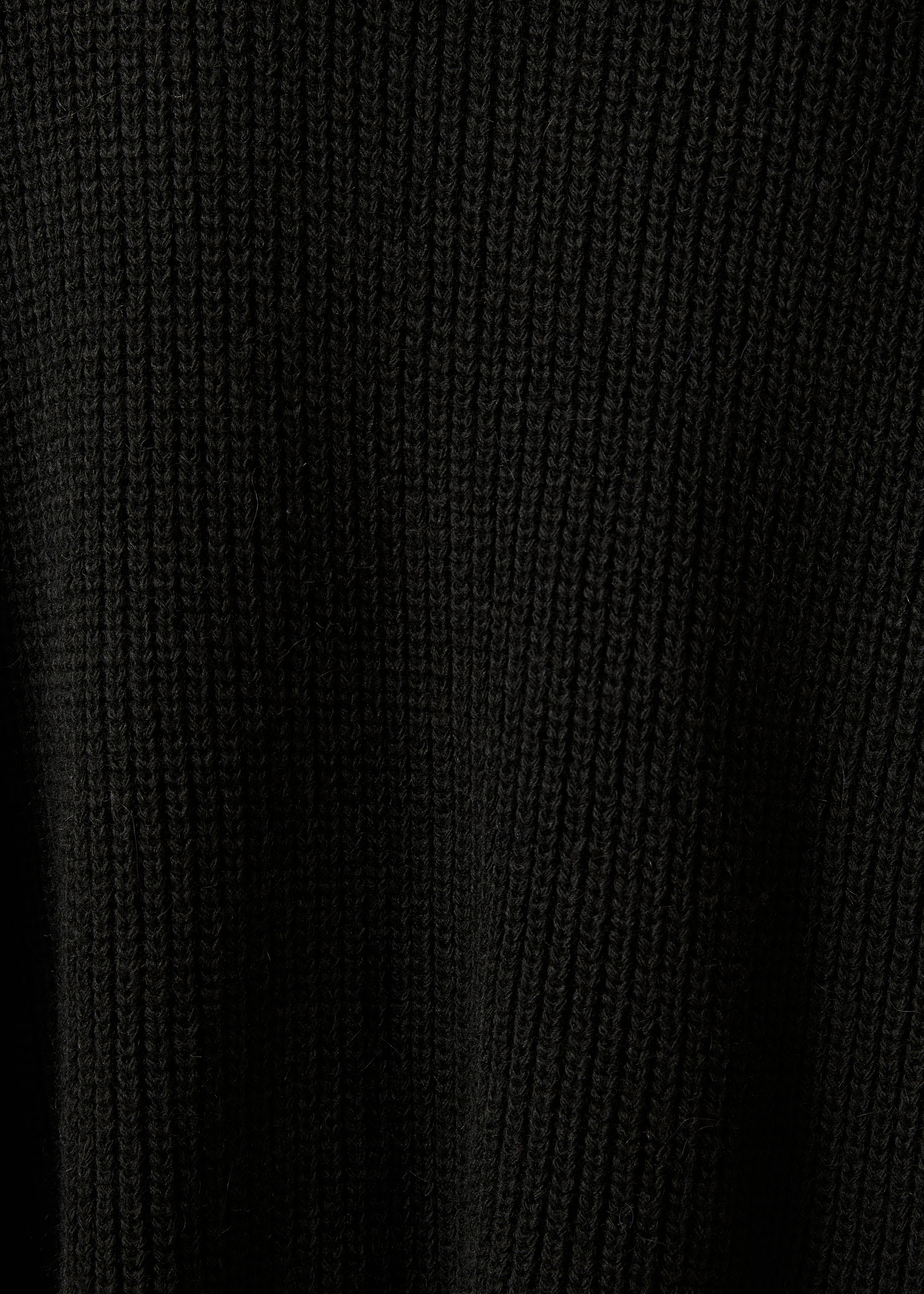 Black short-sleeve round-neck vest