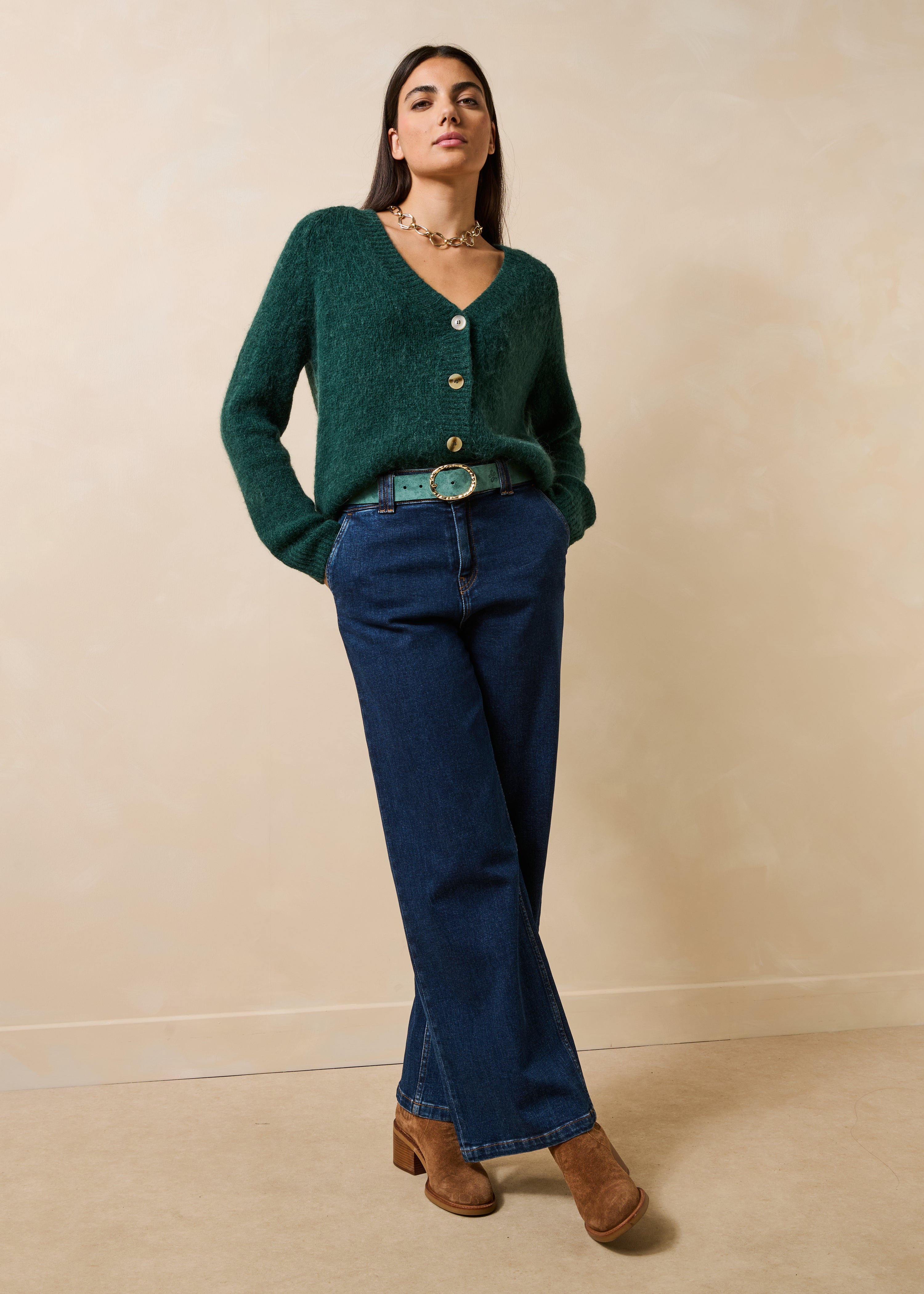 Groene gilet met lange mouwen en V-hals