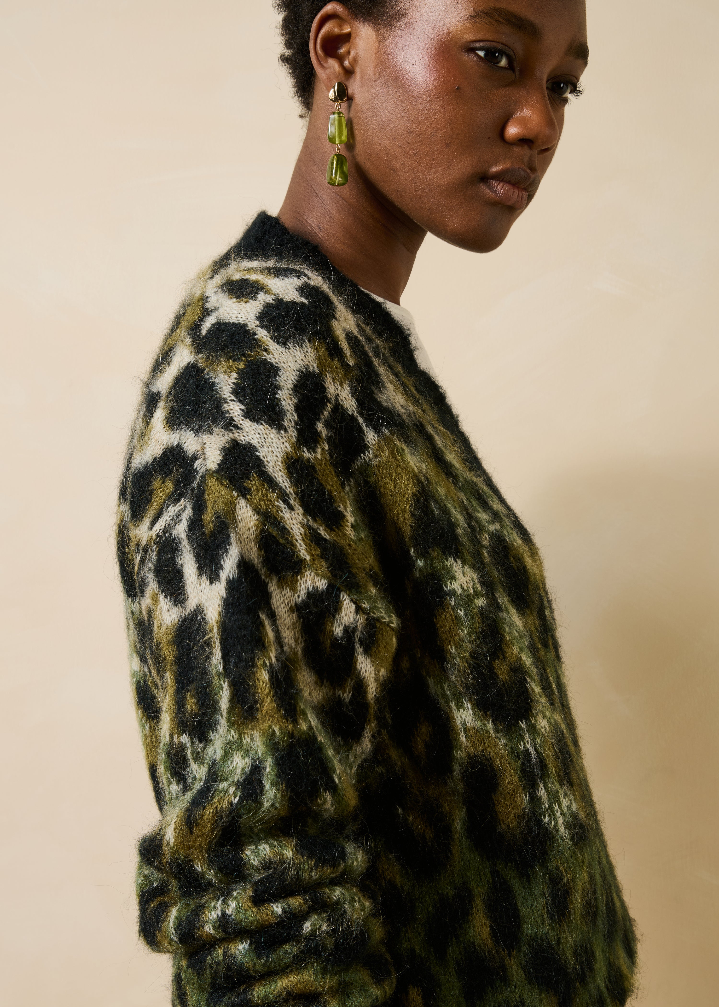 Kaki-Jacke mit Leopardenmuster und langen Ärmeln aus Jacquard