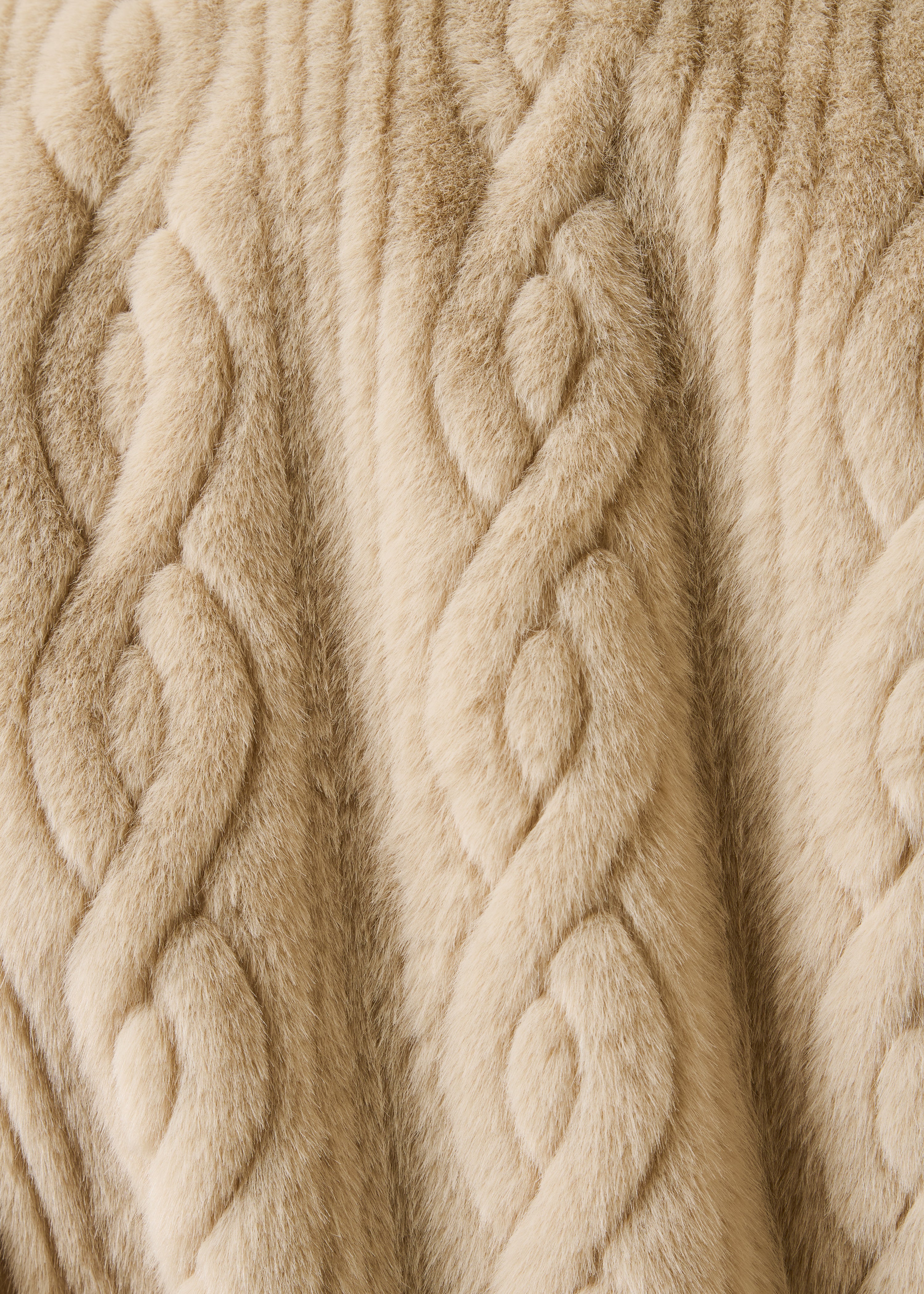 Manteau court écru en fausse fourrure