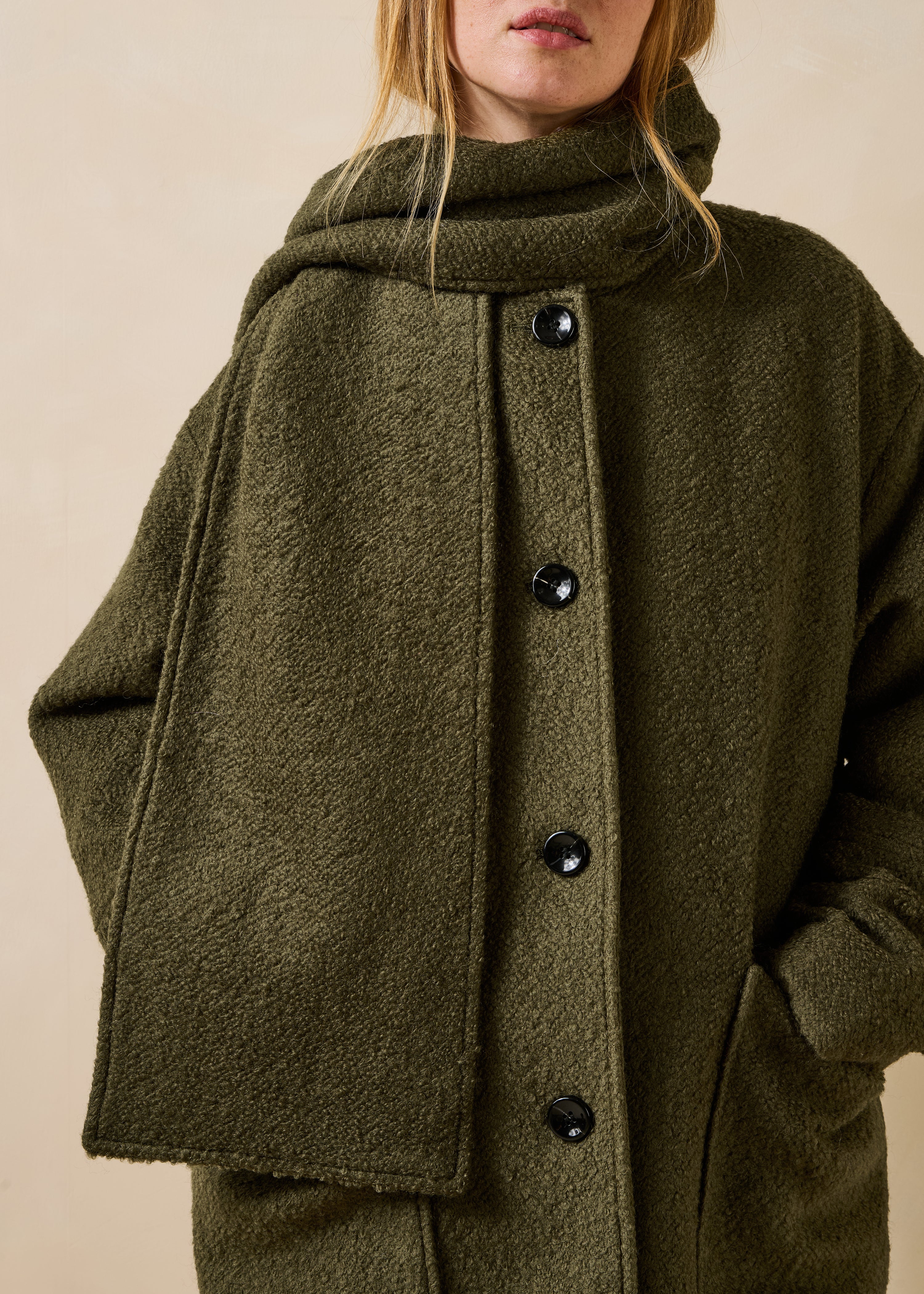 Manteau kaki col montant en laine