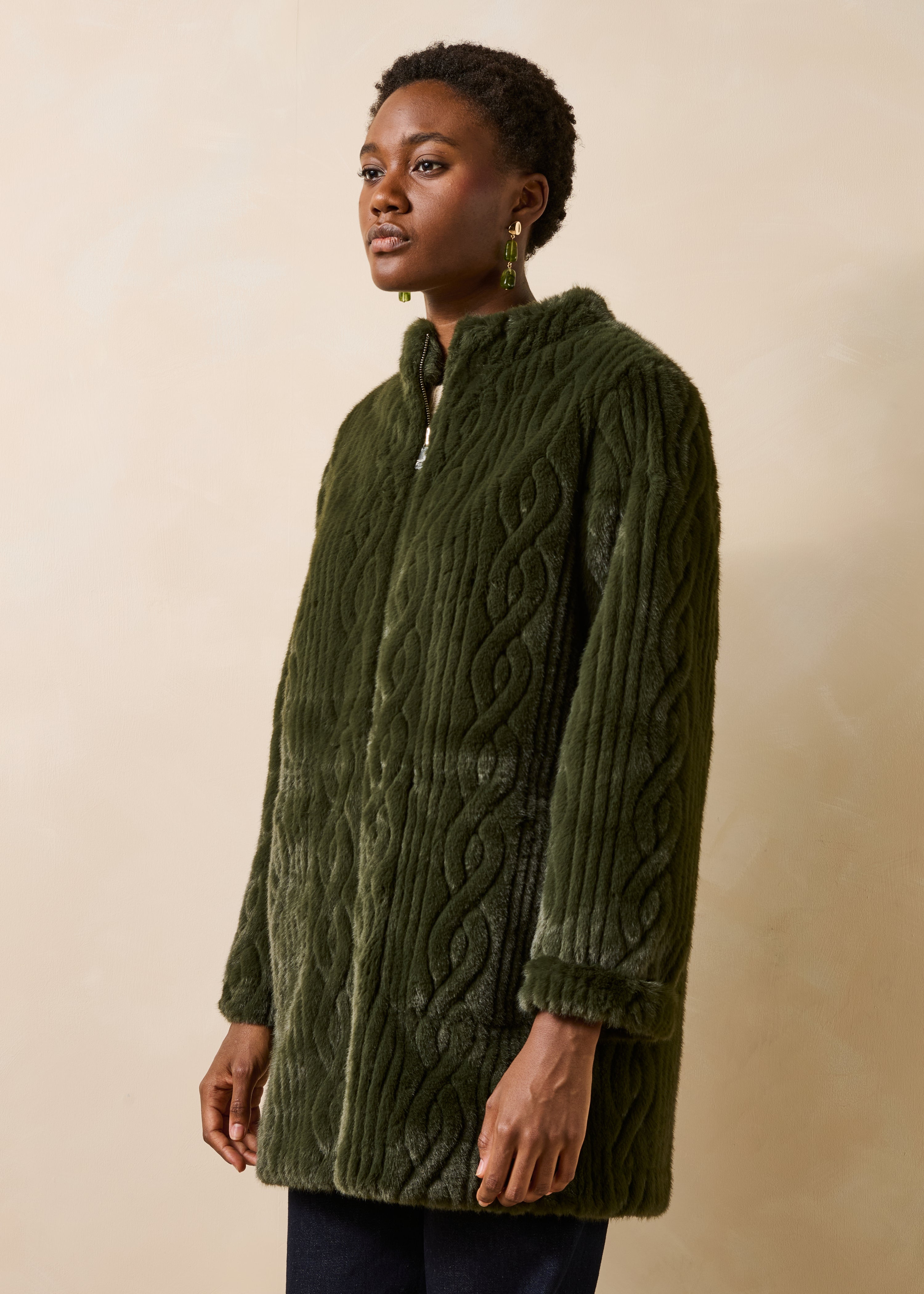 Manteau kaki mi-long col rond en fausse fourrure