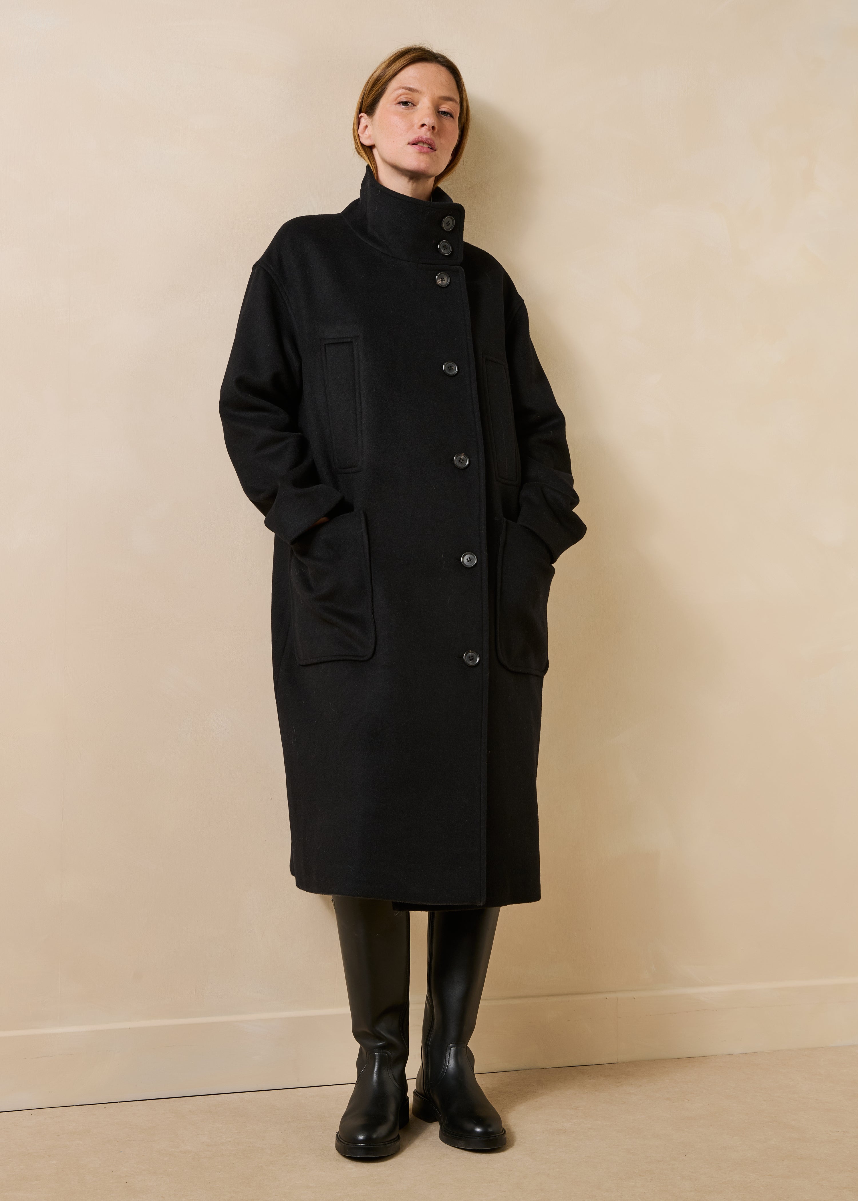 Manteau noir col montant en laine