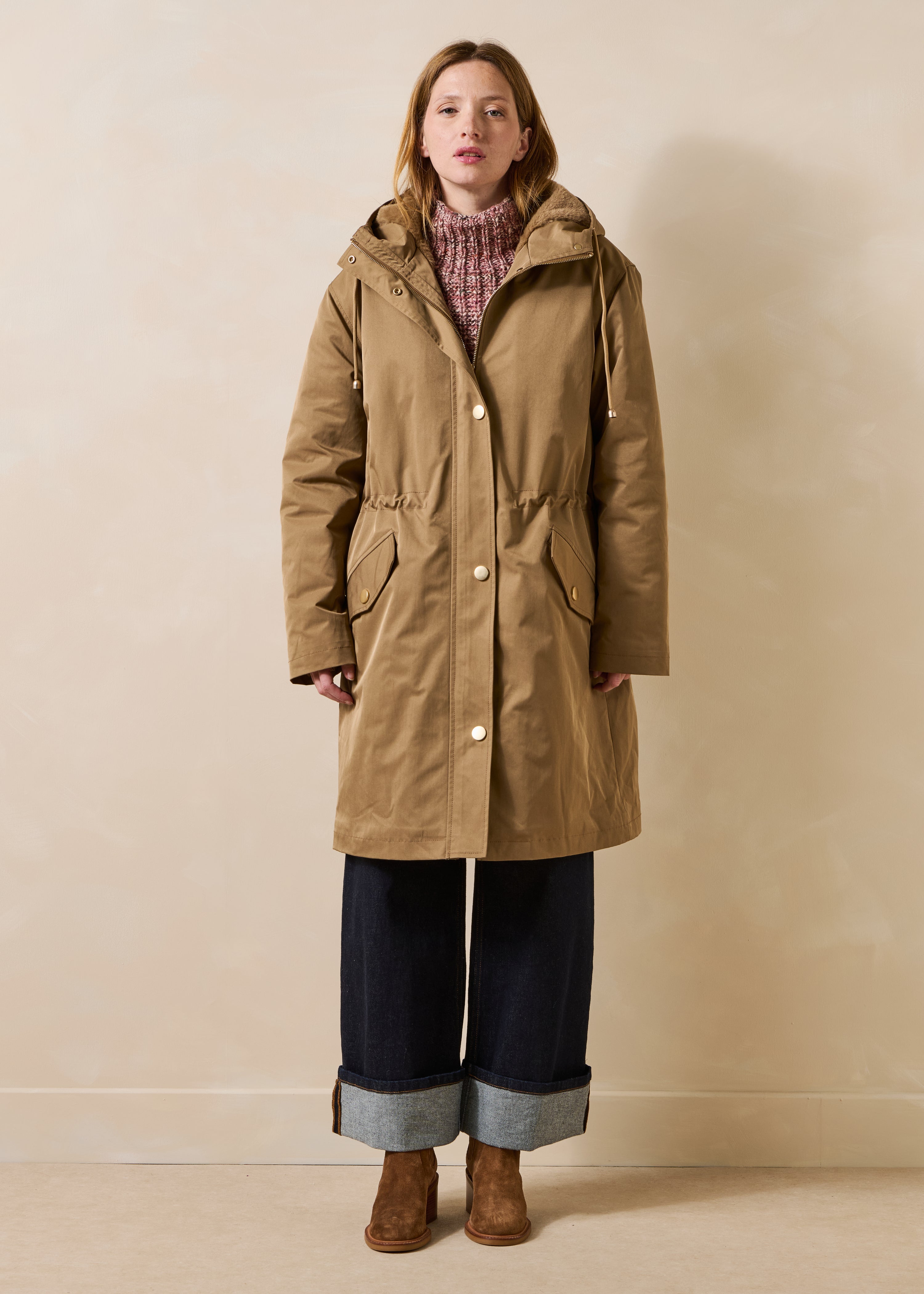 Lange beige parka met capuchon en nepbont