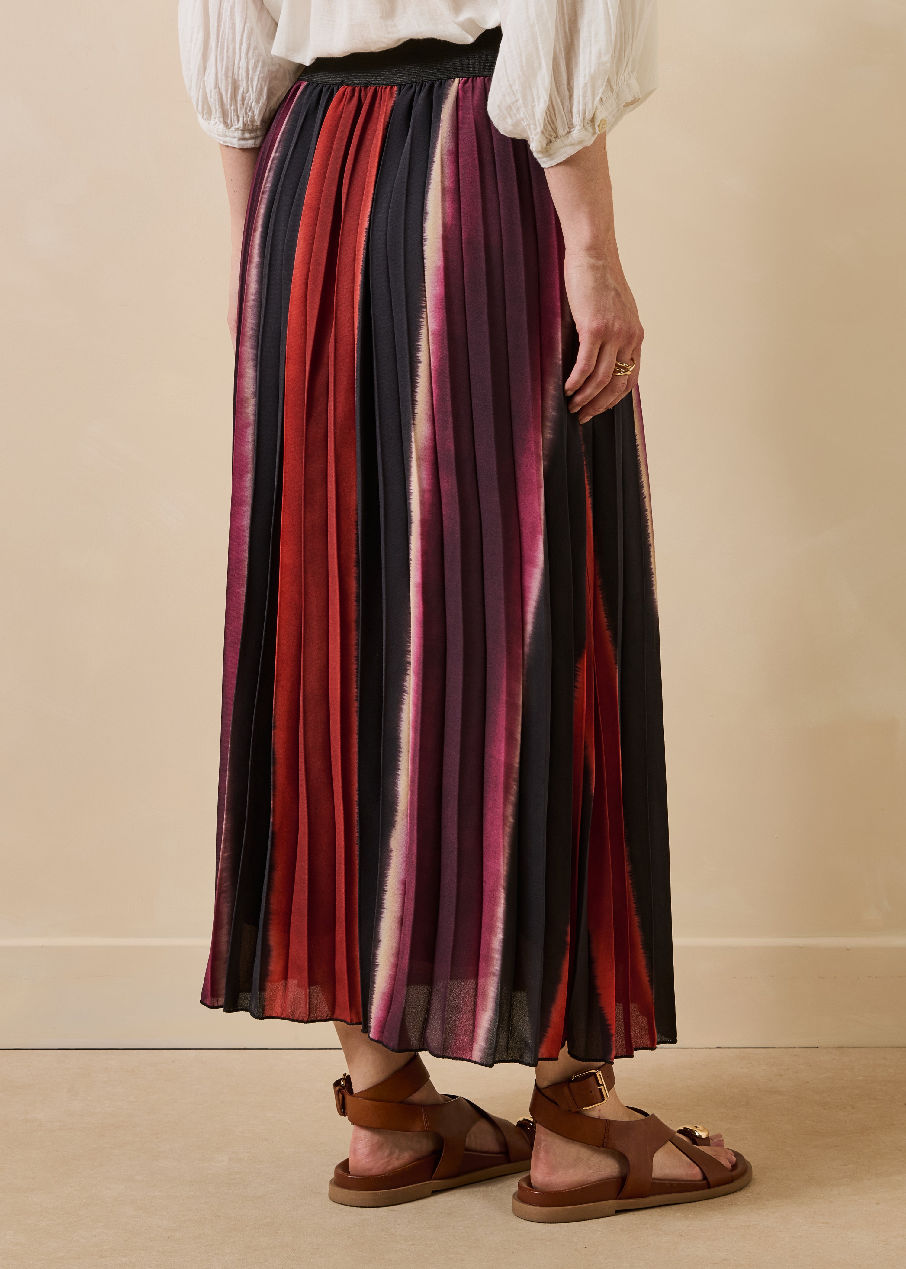 Jupe longue plissée violet et rouge à rayures