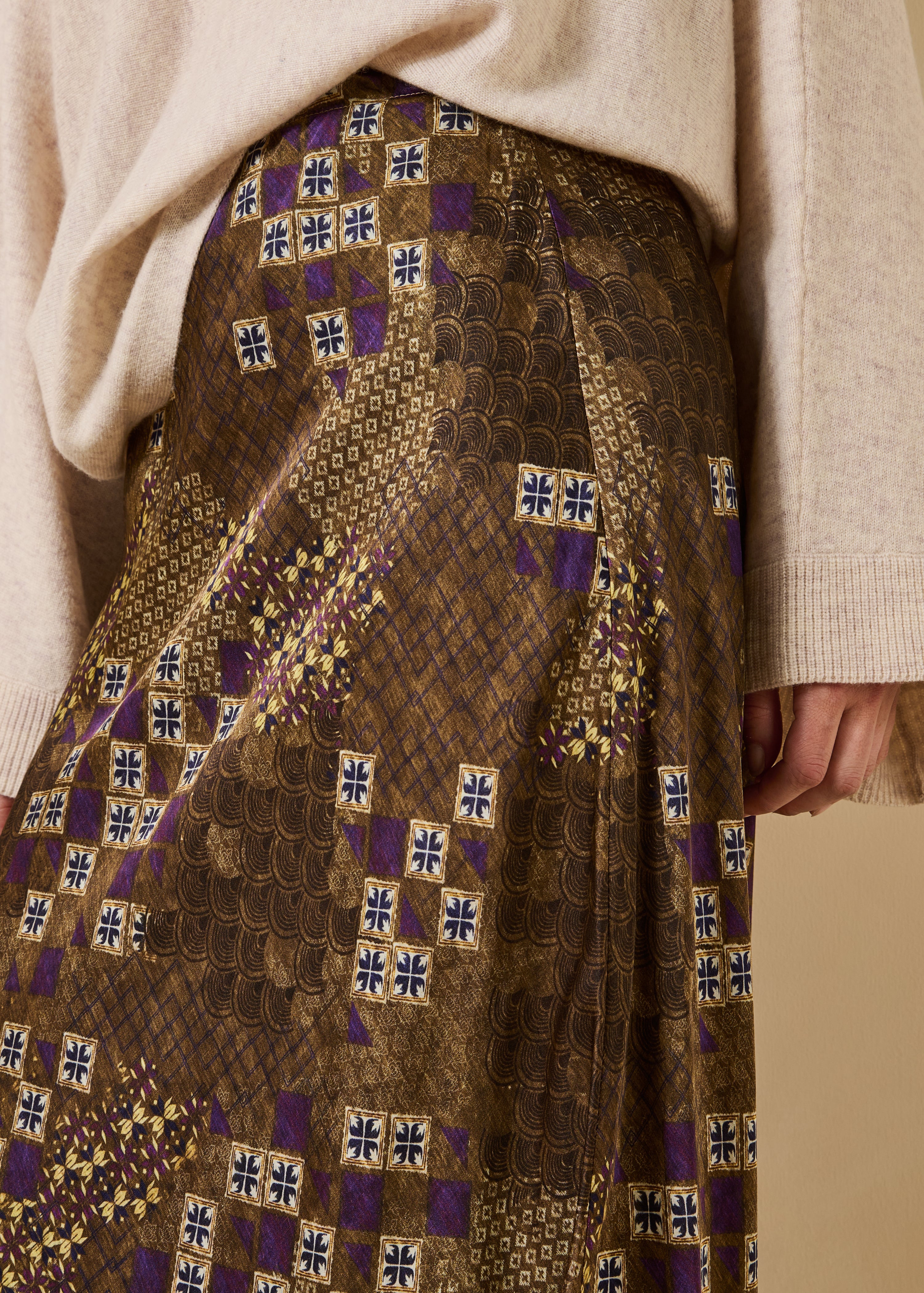 Midi skirt in green and plum printed satin