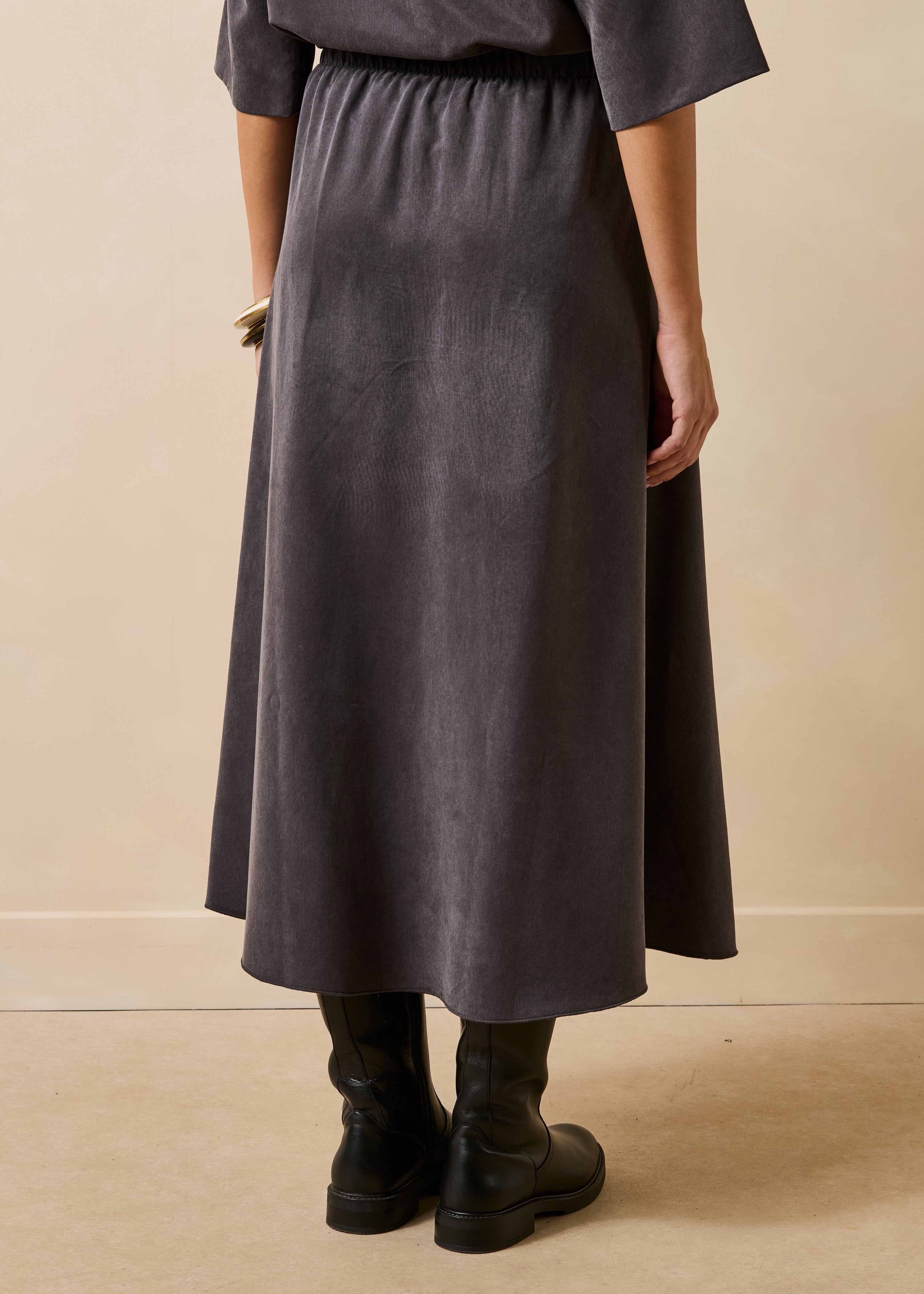 Jupe longue grise évasée en satin de lyocell
