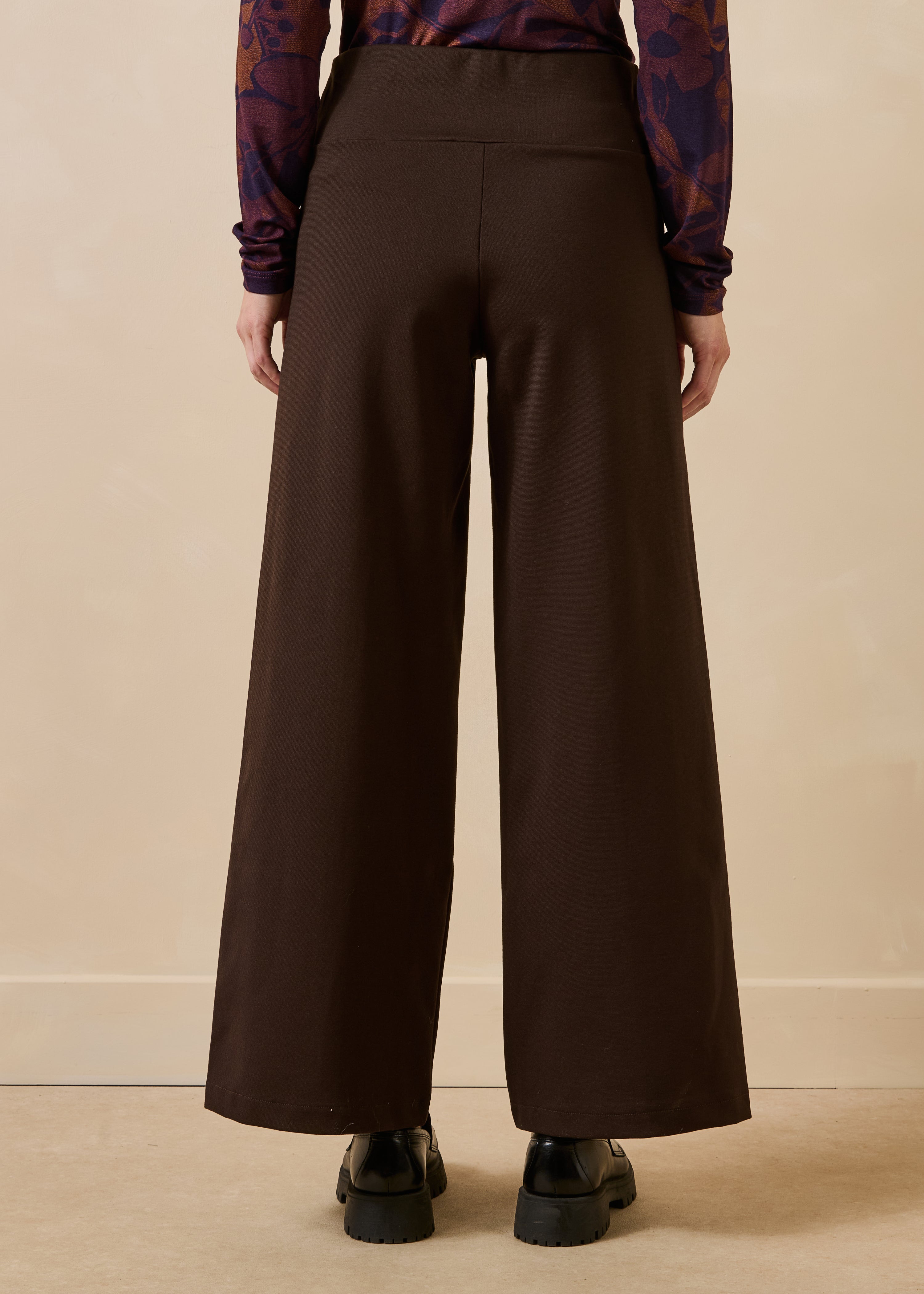 Braune Cropped-Hose mit elastischem Bund