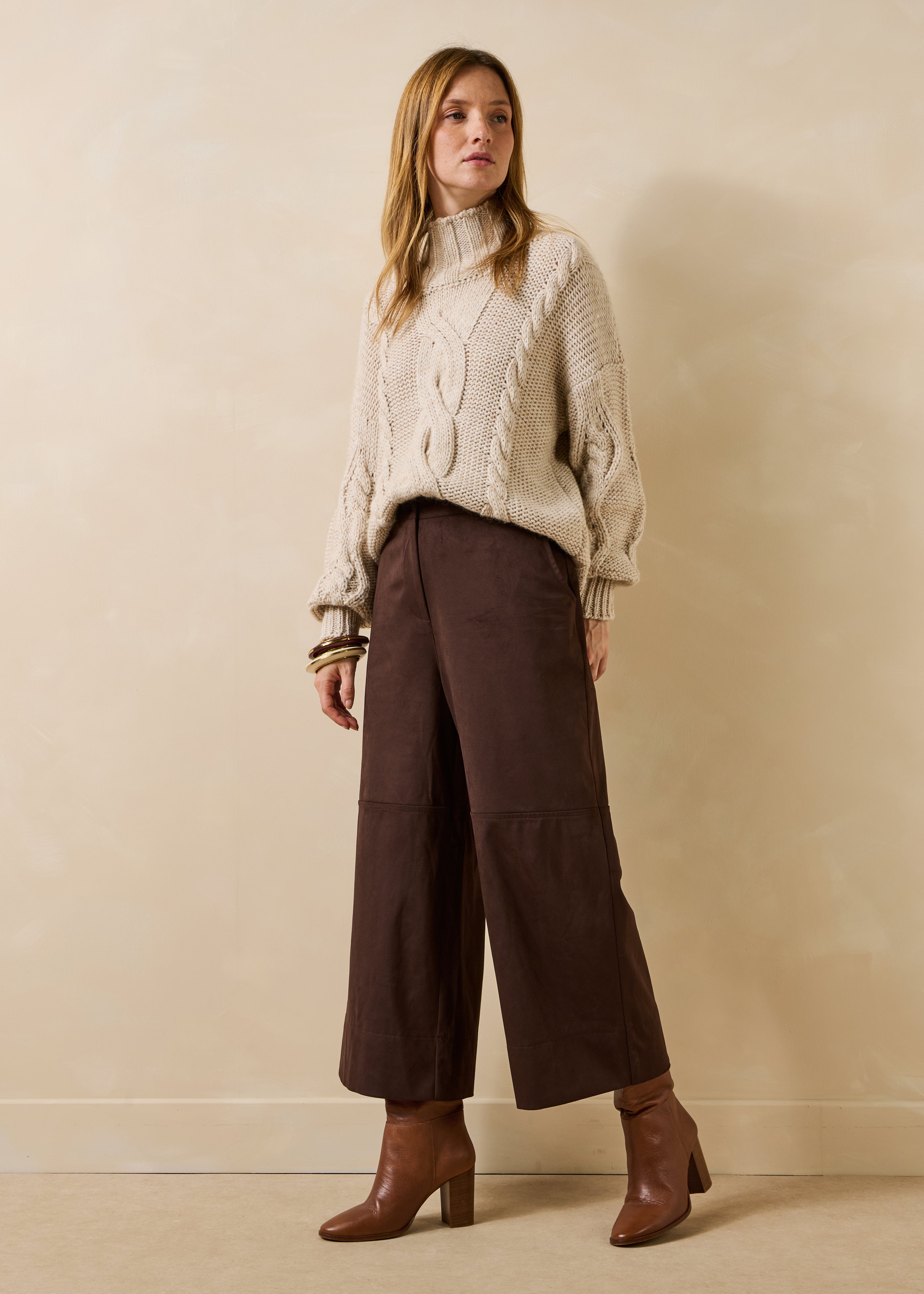Pantalon cropped et large marron en suédine