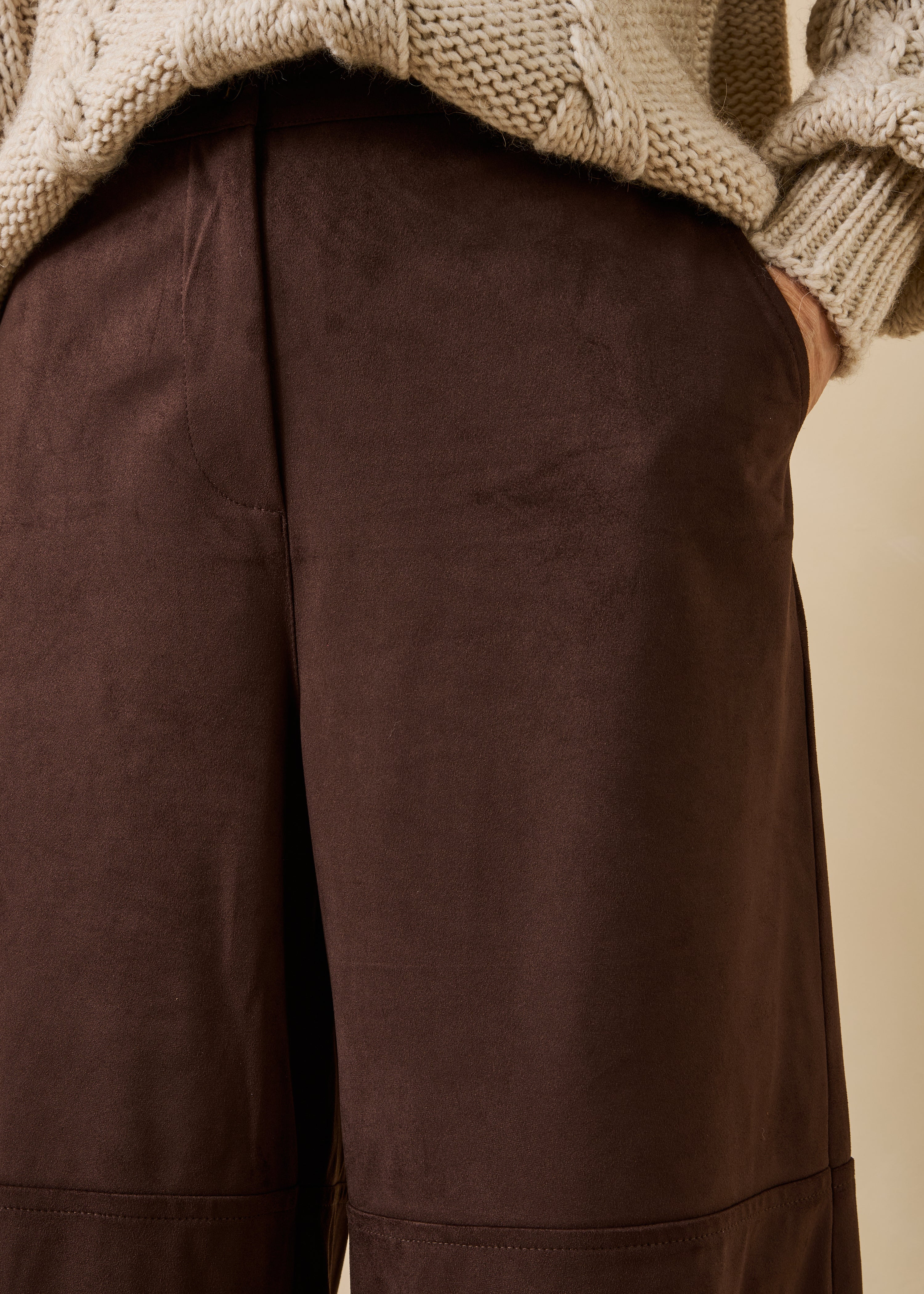 Pantalon cropped et large marron en suédine