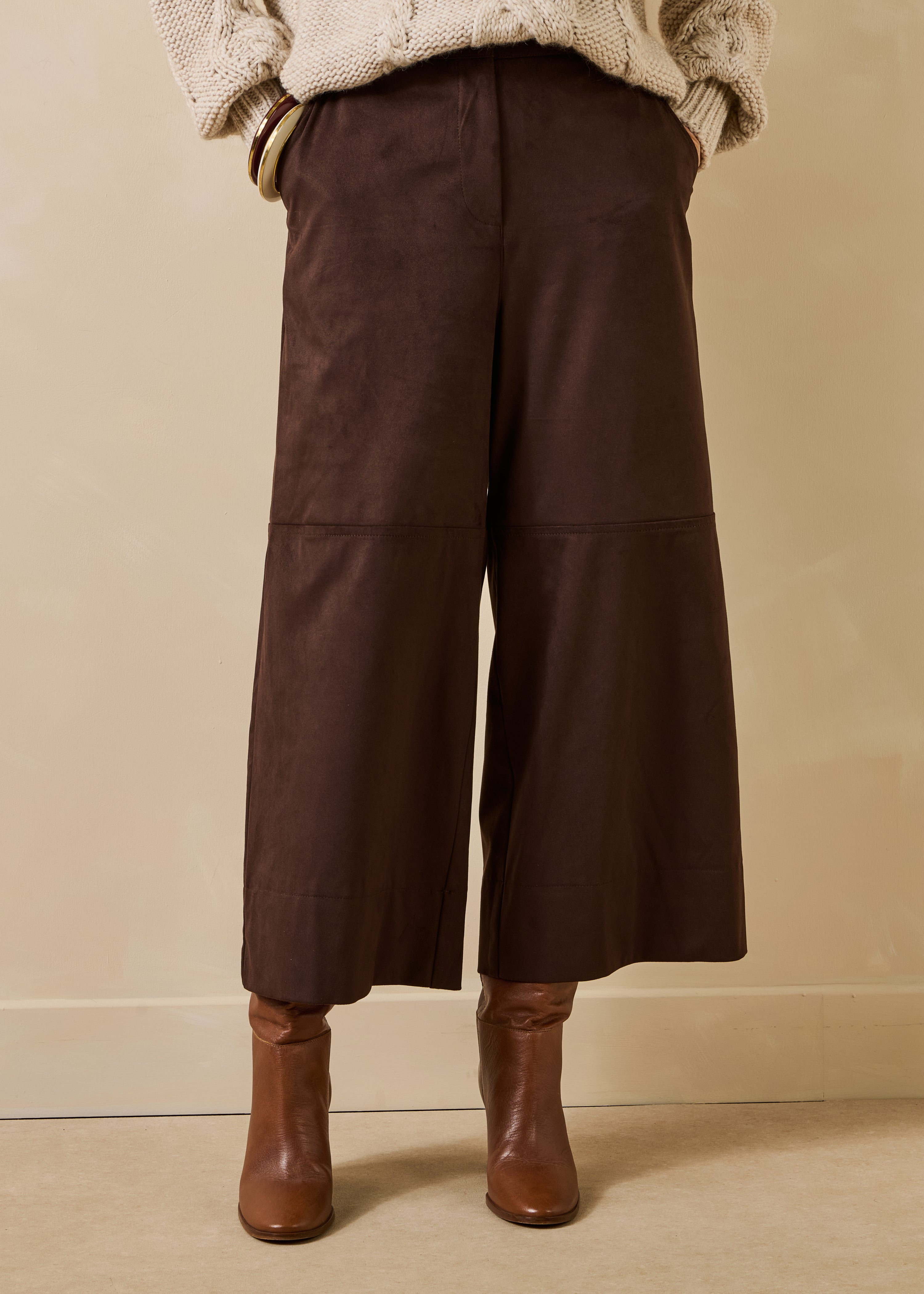 Pantalon cropped et large marron en suédine