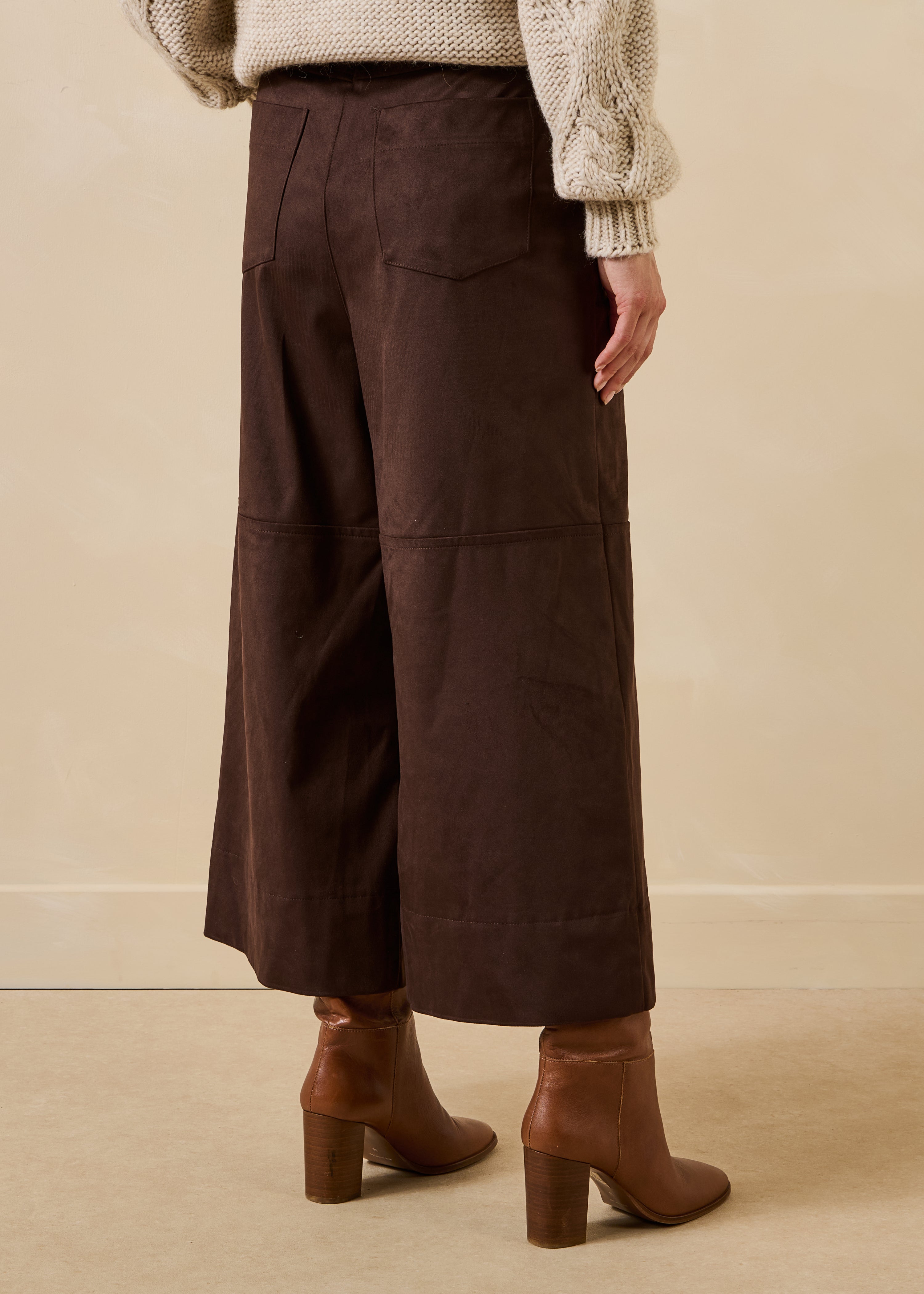 Pantalon cropped et large marron en suédine