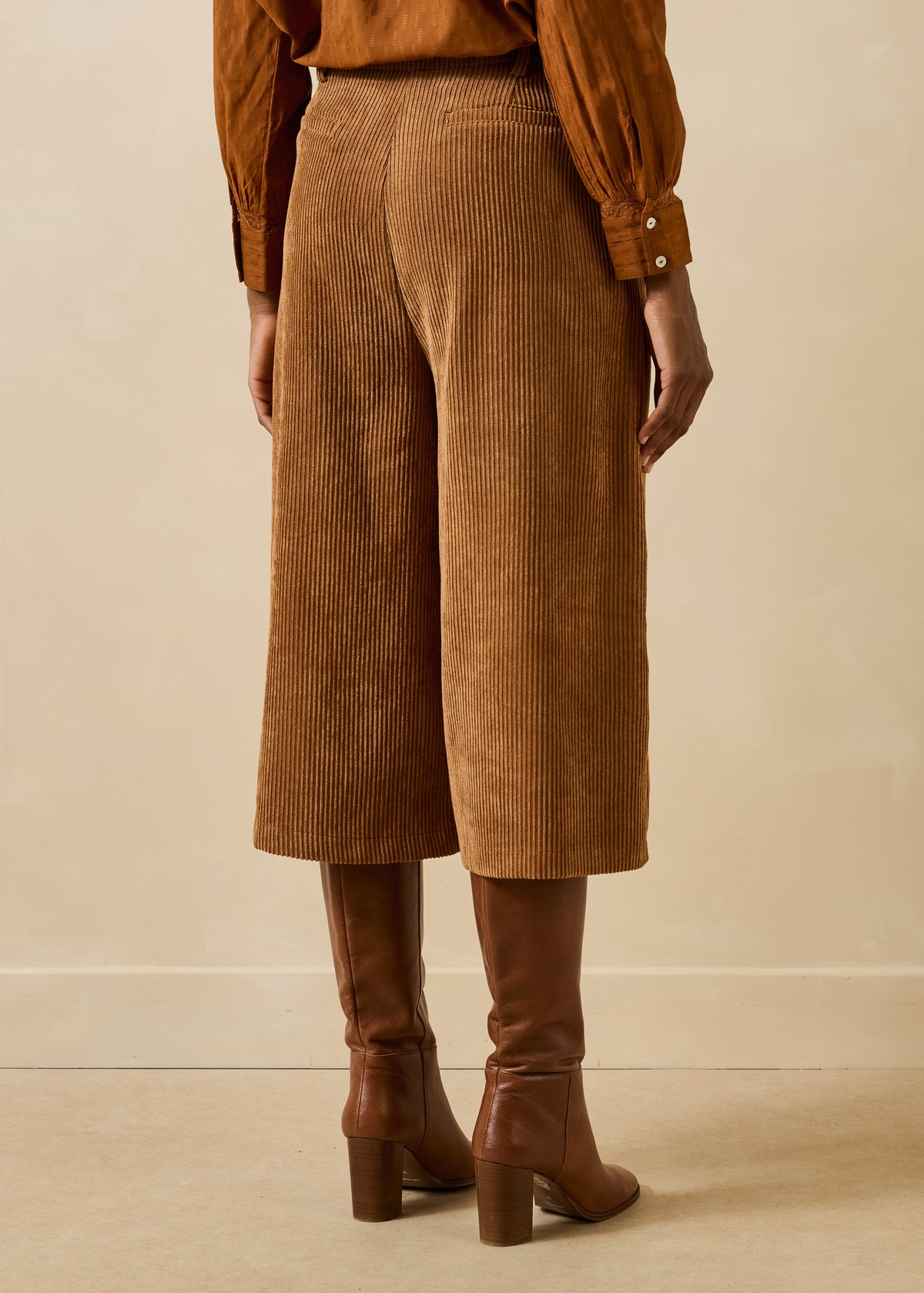 Camel Bermuda Shorts - Galiope
