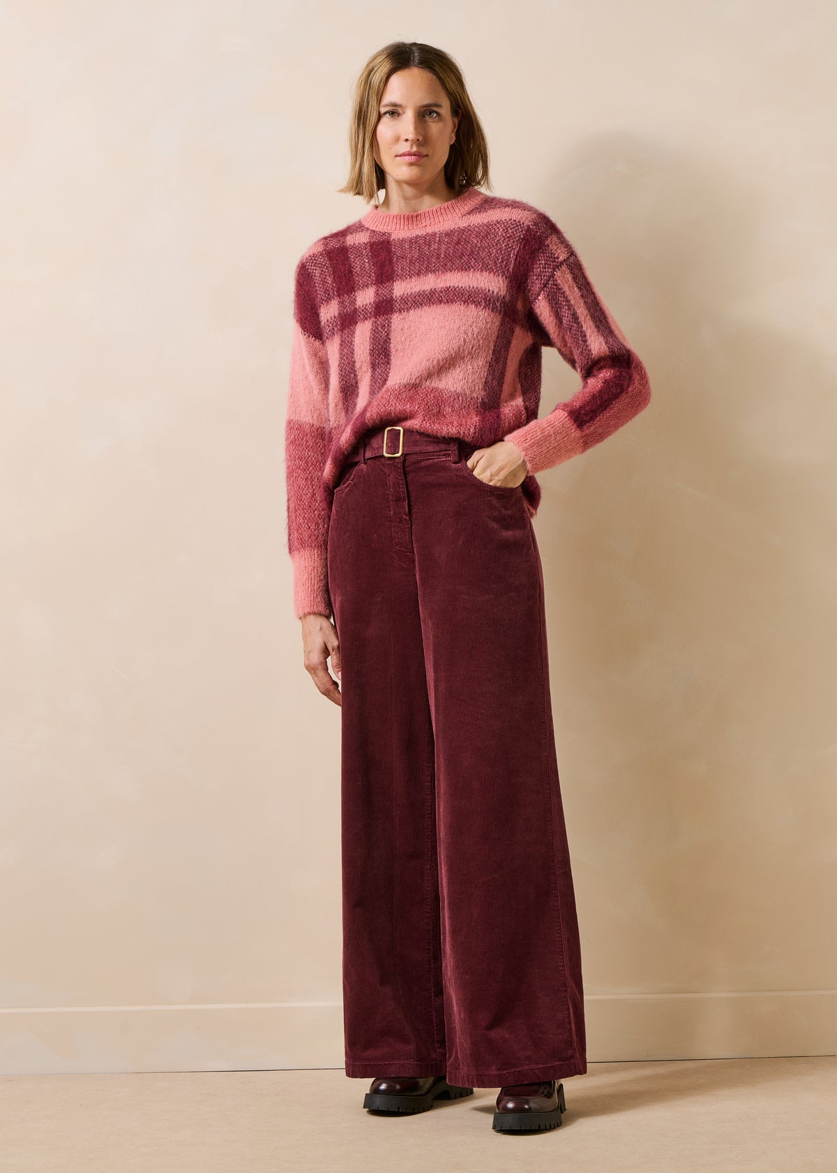 Bordeauxrote Hose - Globus