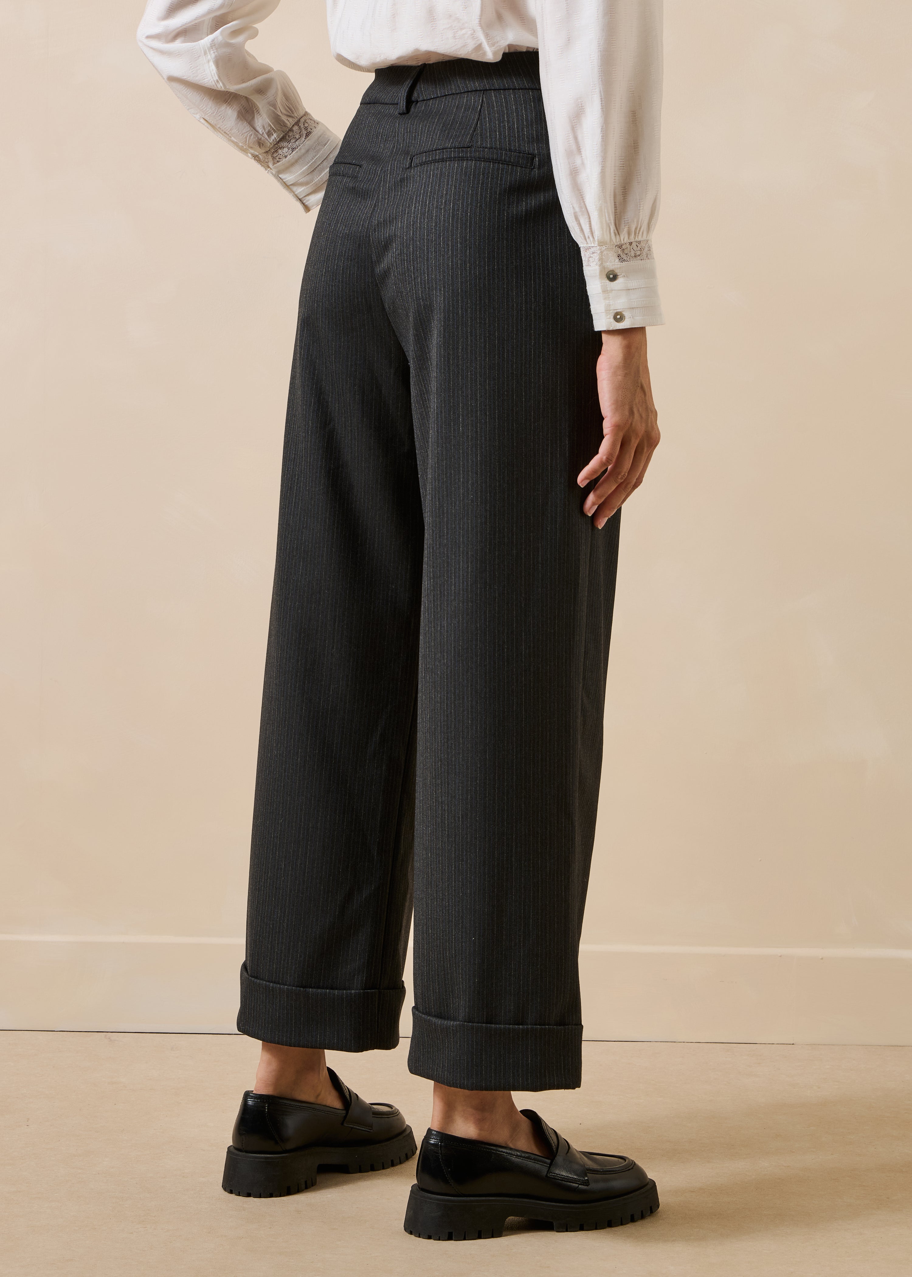 Pantalon droit gris anthracite rayé
