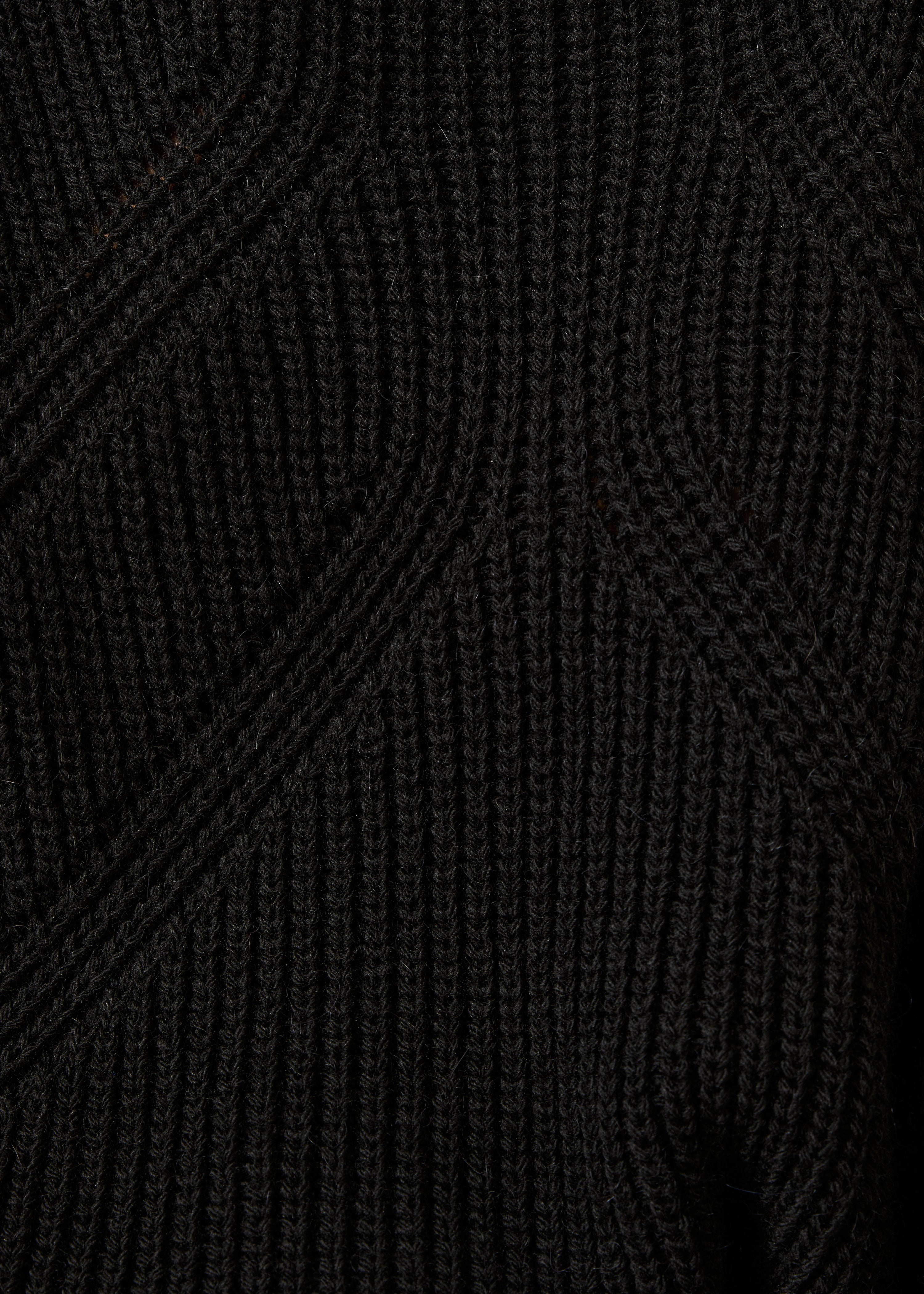 Pull noir manches longues col asymétrique