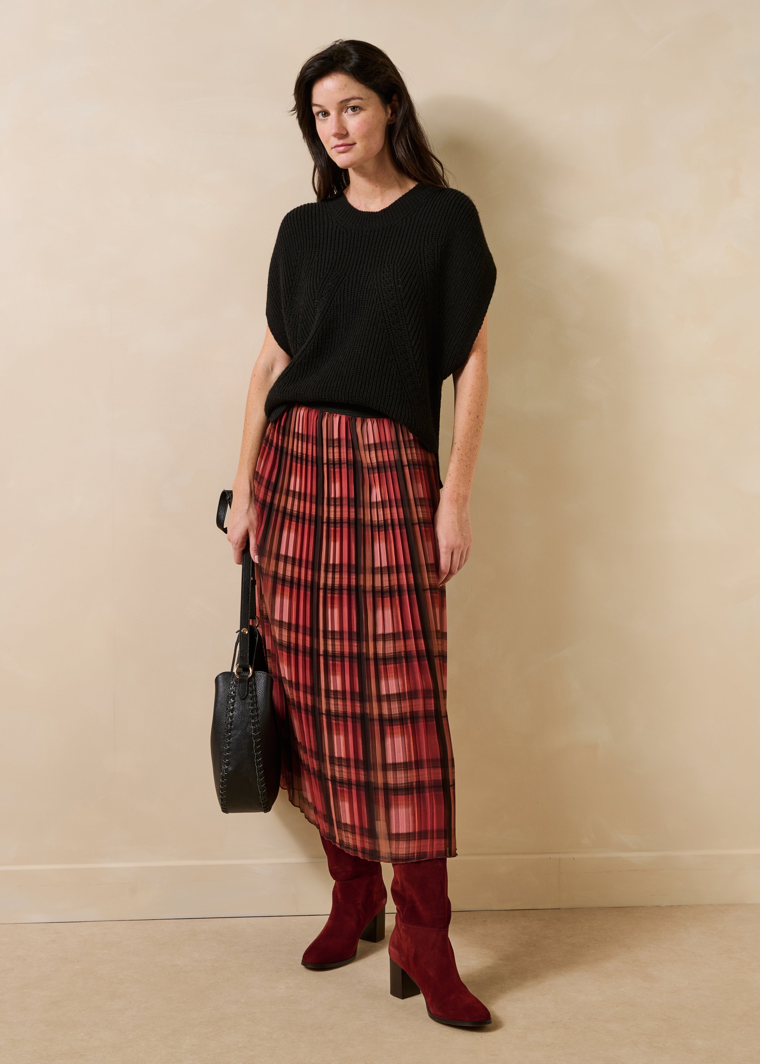 Pull noir manches courtes col rond