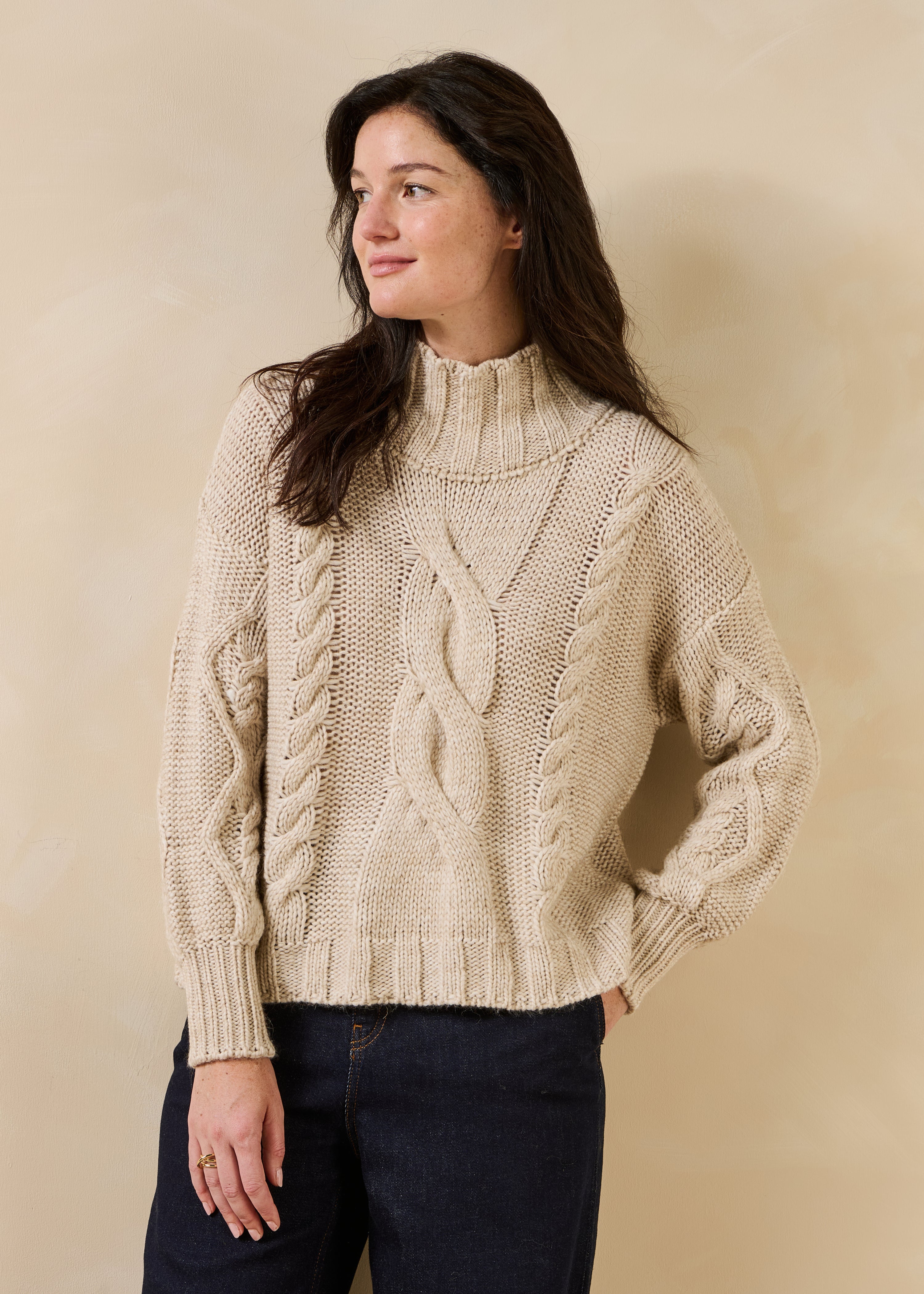 Pull beige manches longues col montant