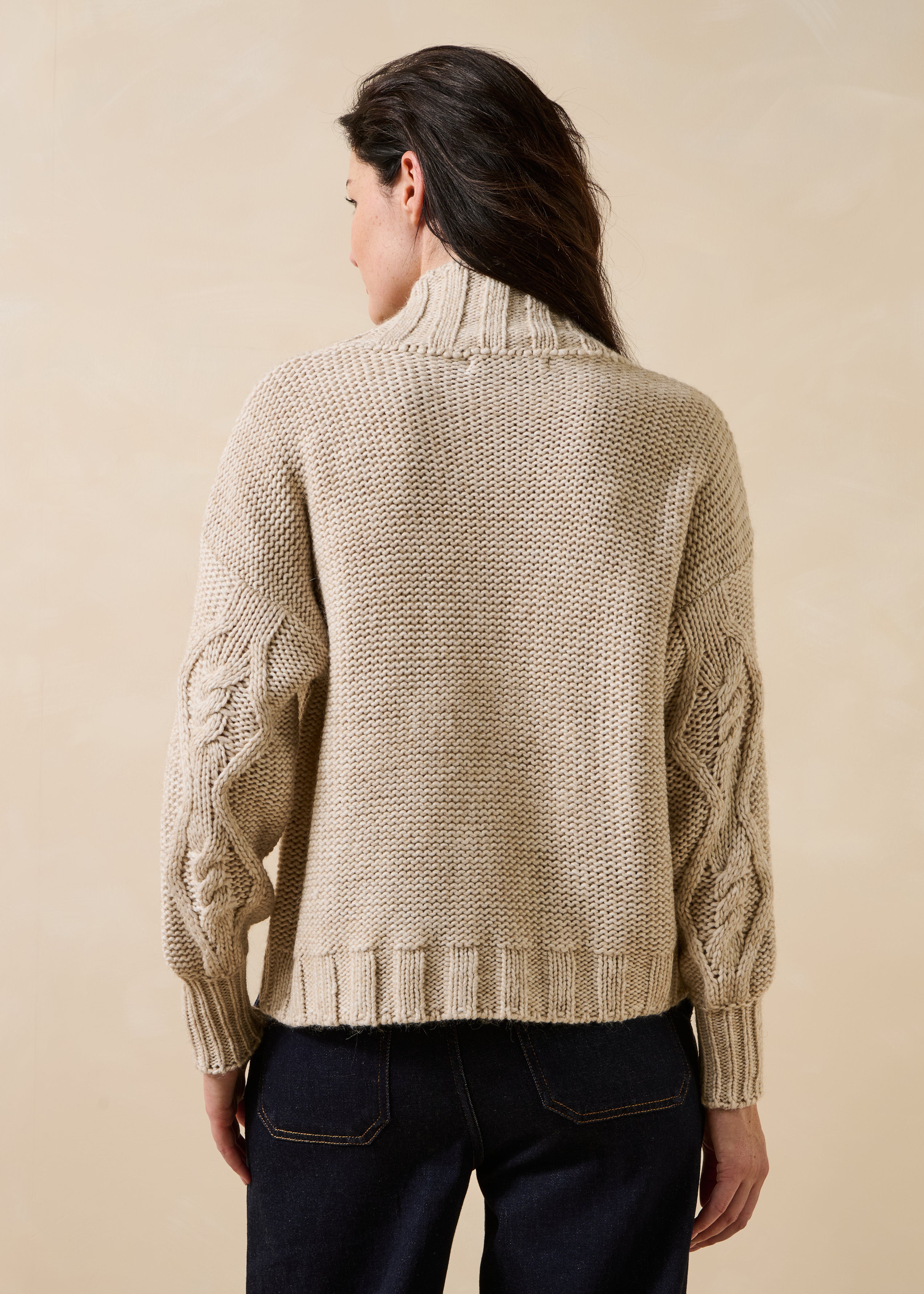 Pull beige manches longues col montant