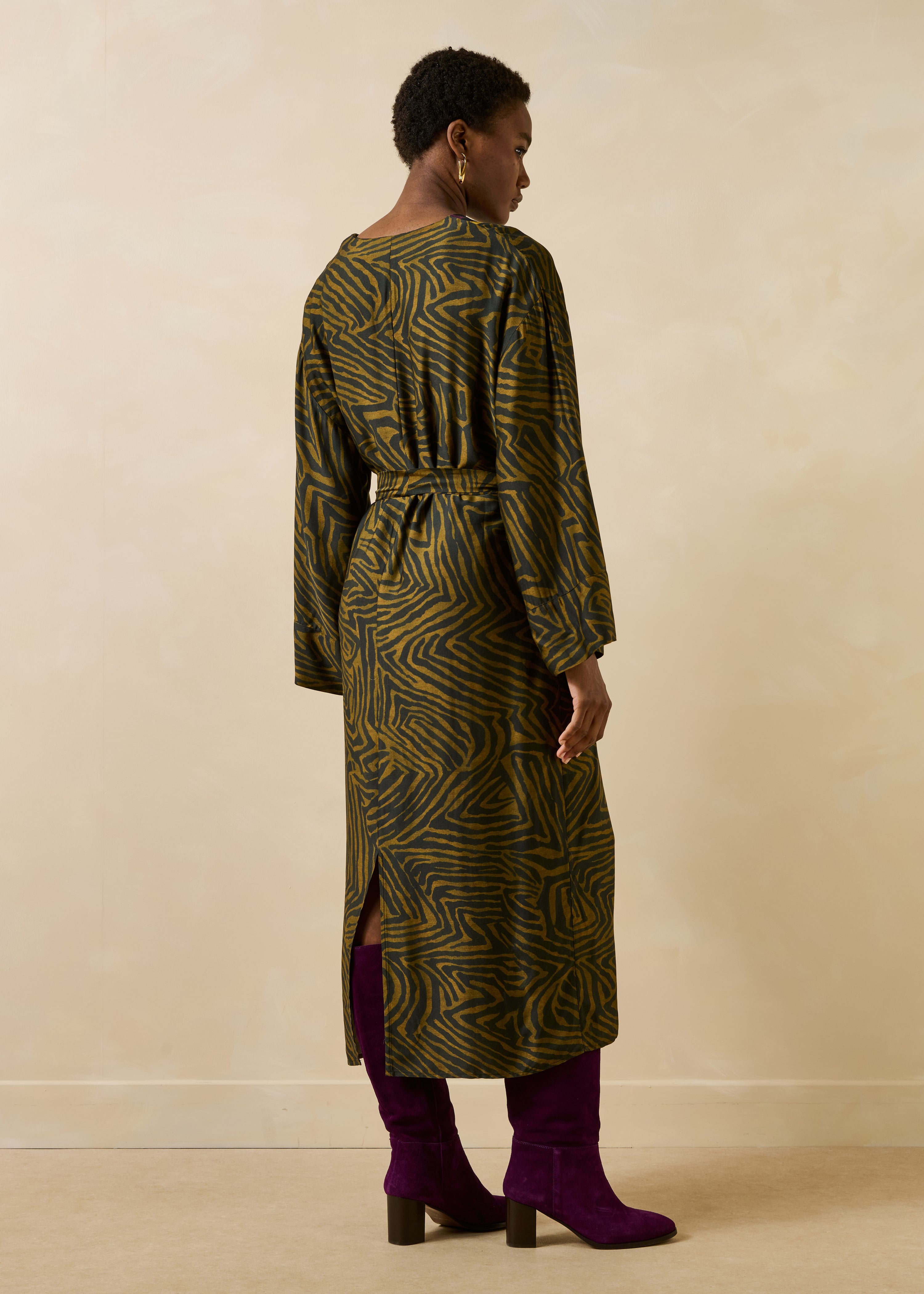 Robe longue noir et ocre manches longues à imprimé