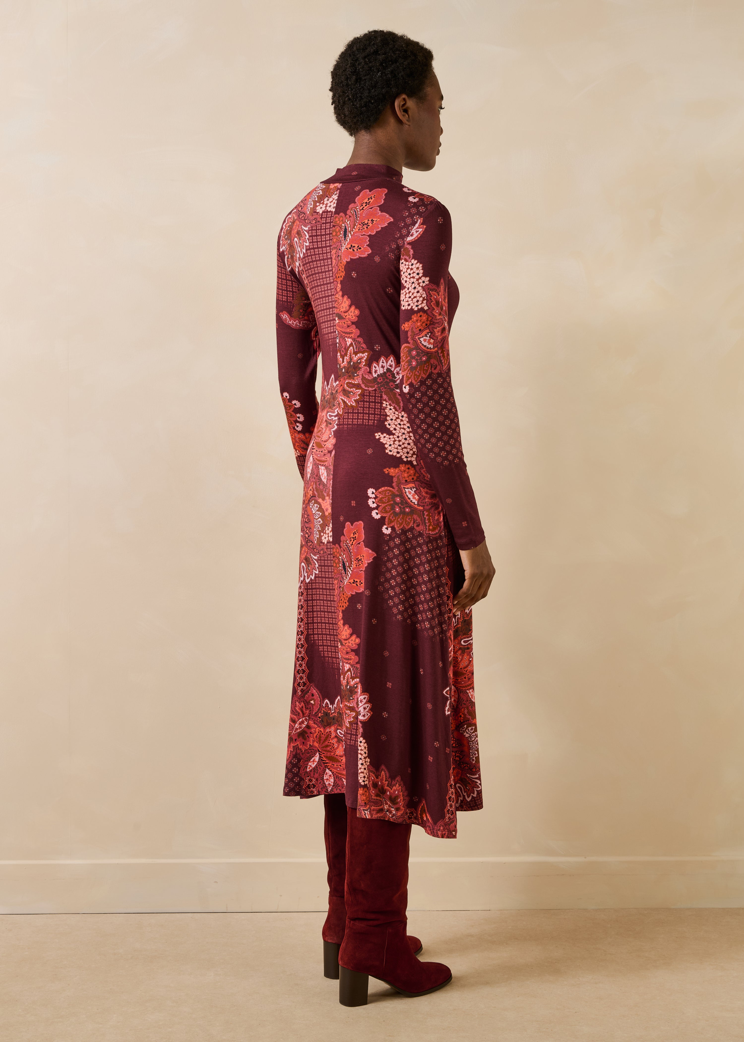 Robe longue rouge imprimée manches longues col montant