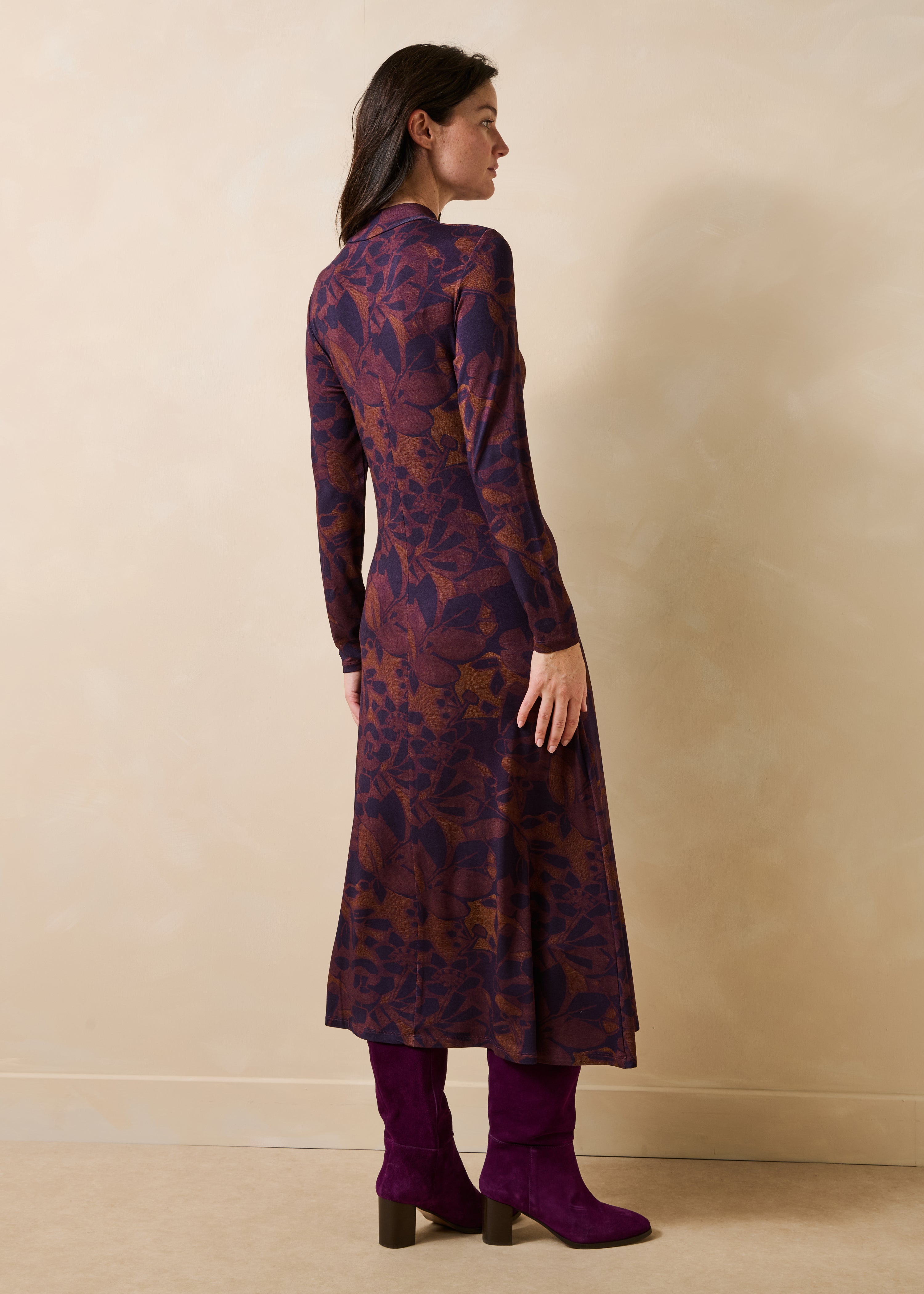 Robe longue violette à imprimé floral manches longues
