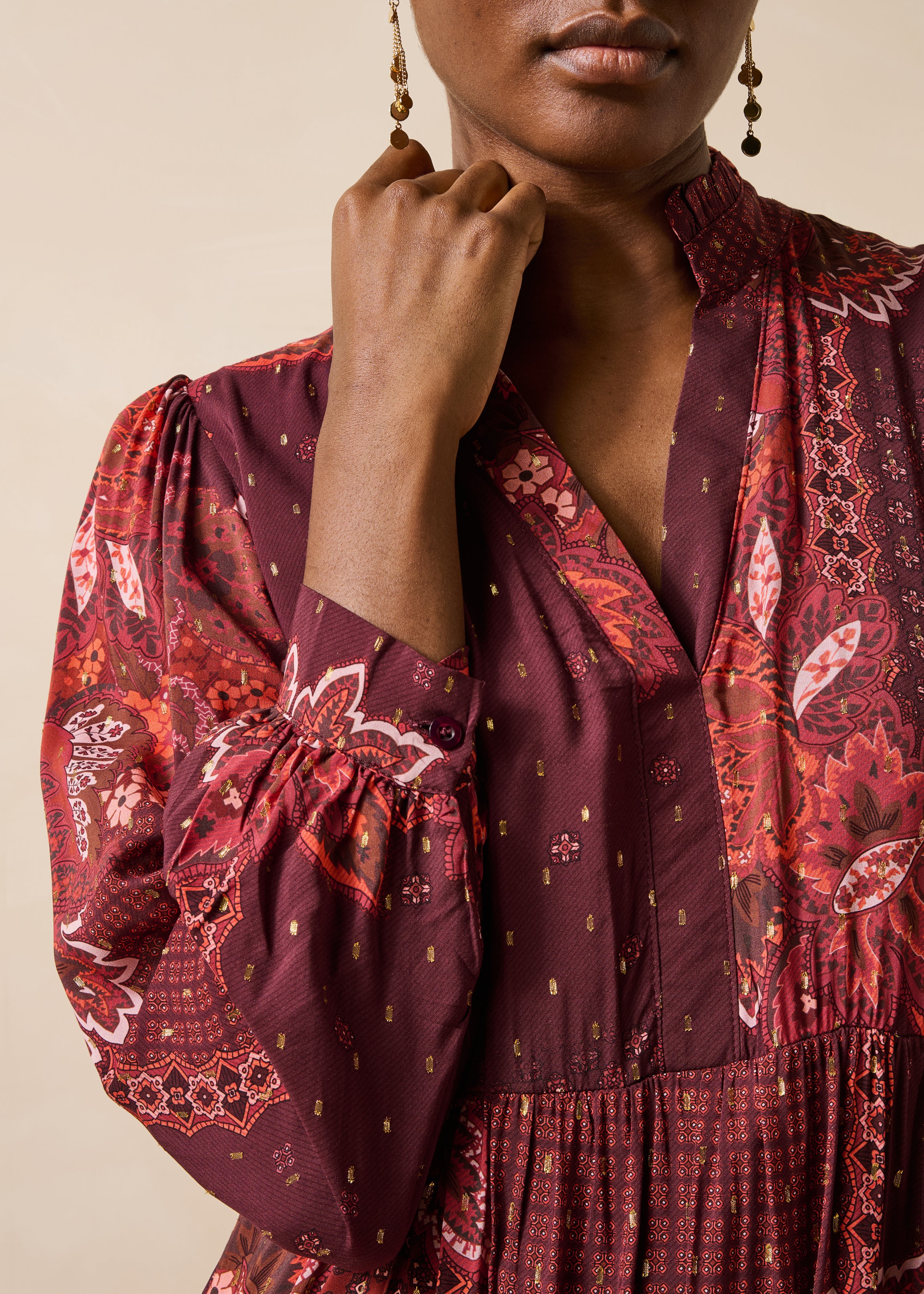 Long red printed dress with long sleeves and Tunisian collar
