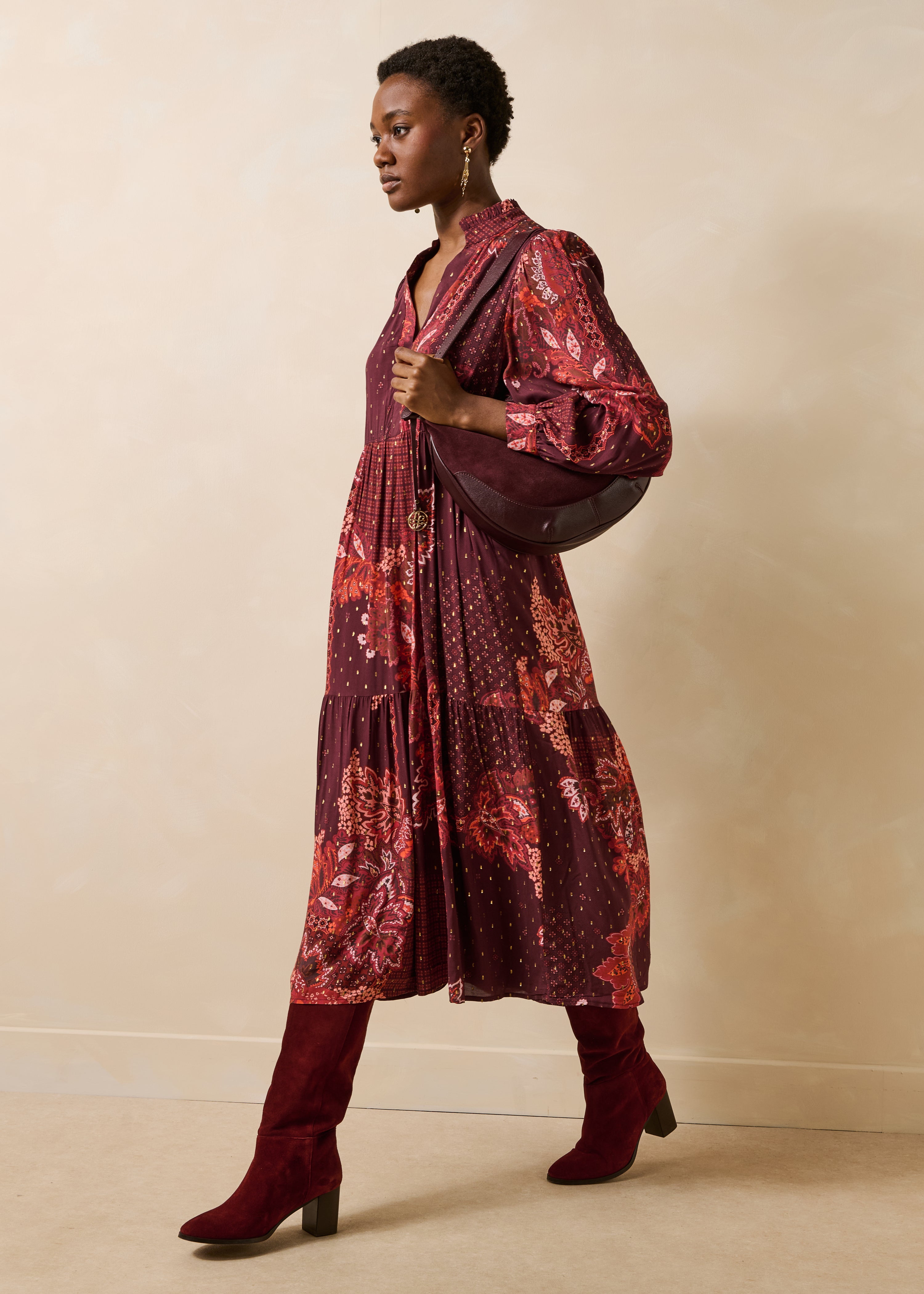 Long red printed dress with long sleeves and Tunisian collar