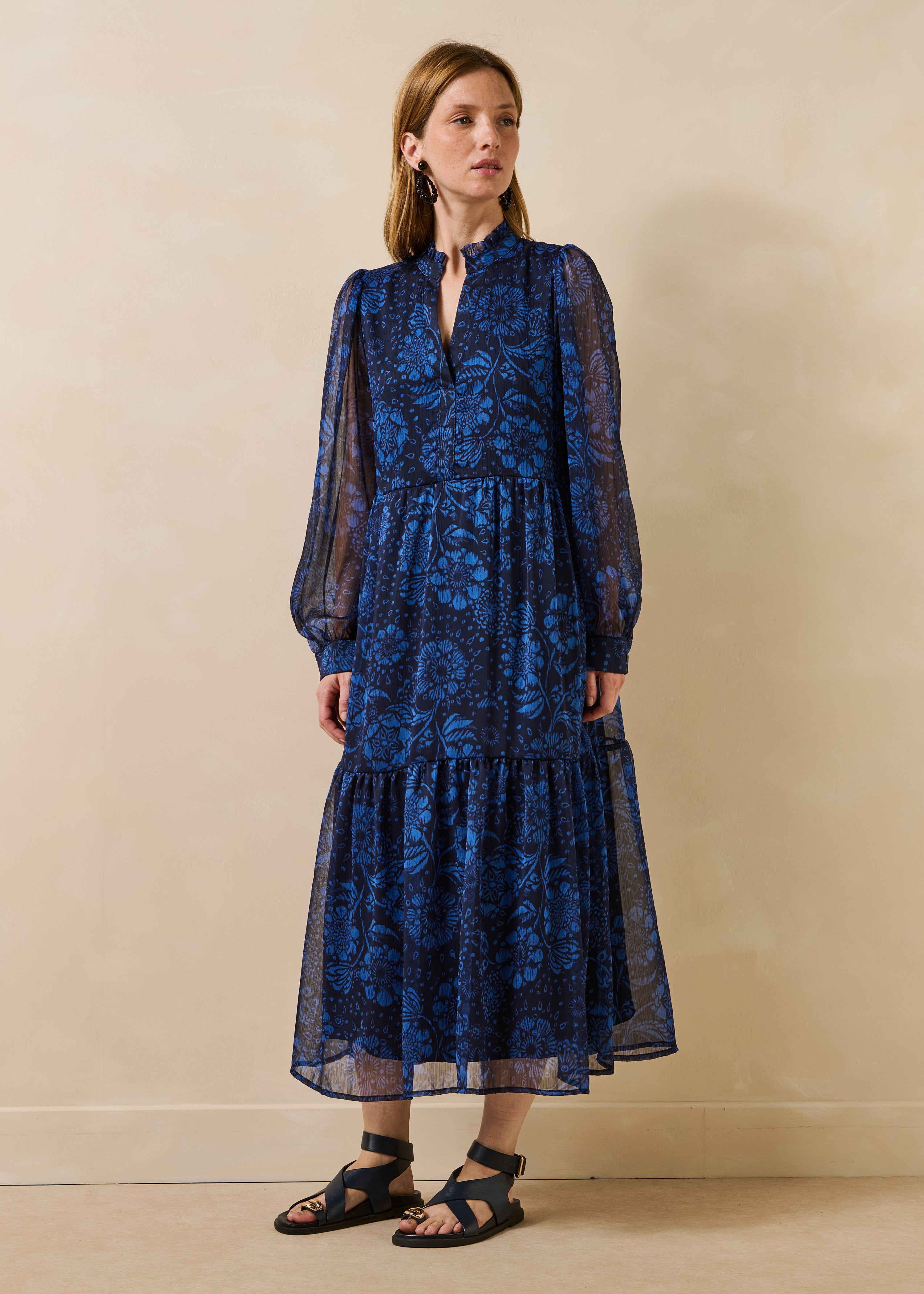 Robe longue bleue à imprimé fleuri manches longues