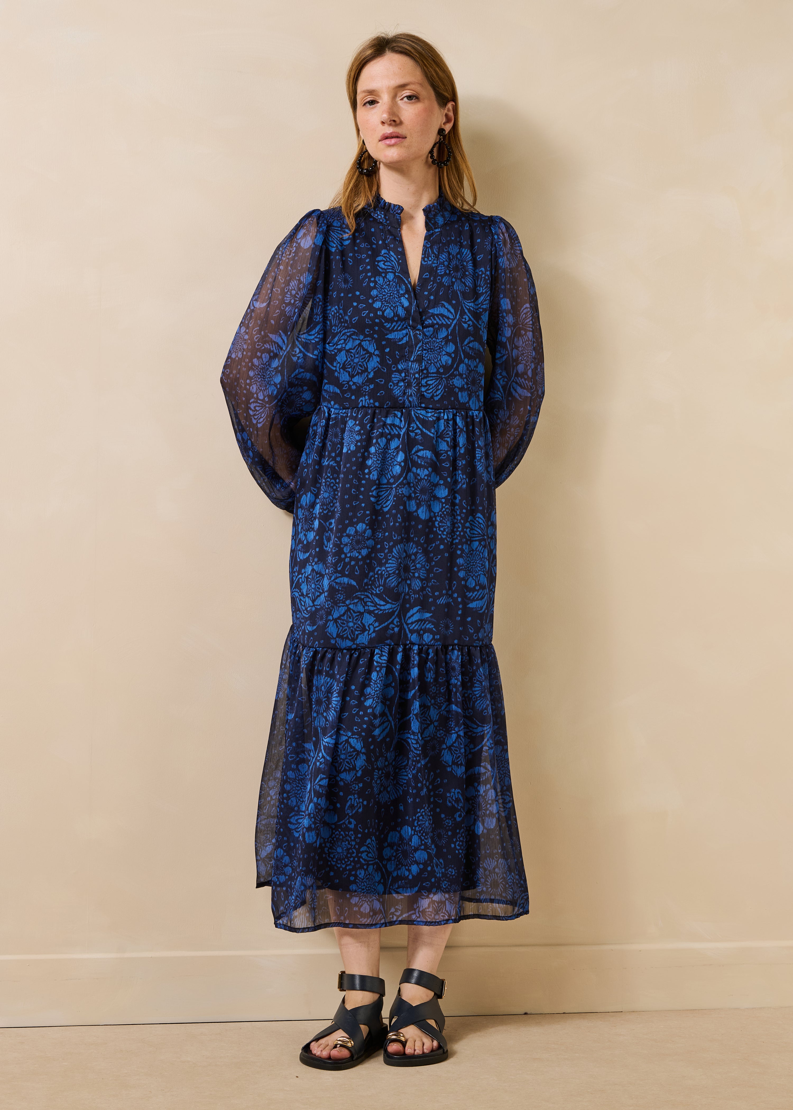 Long blue dress with floral print and long sleeves