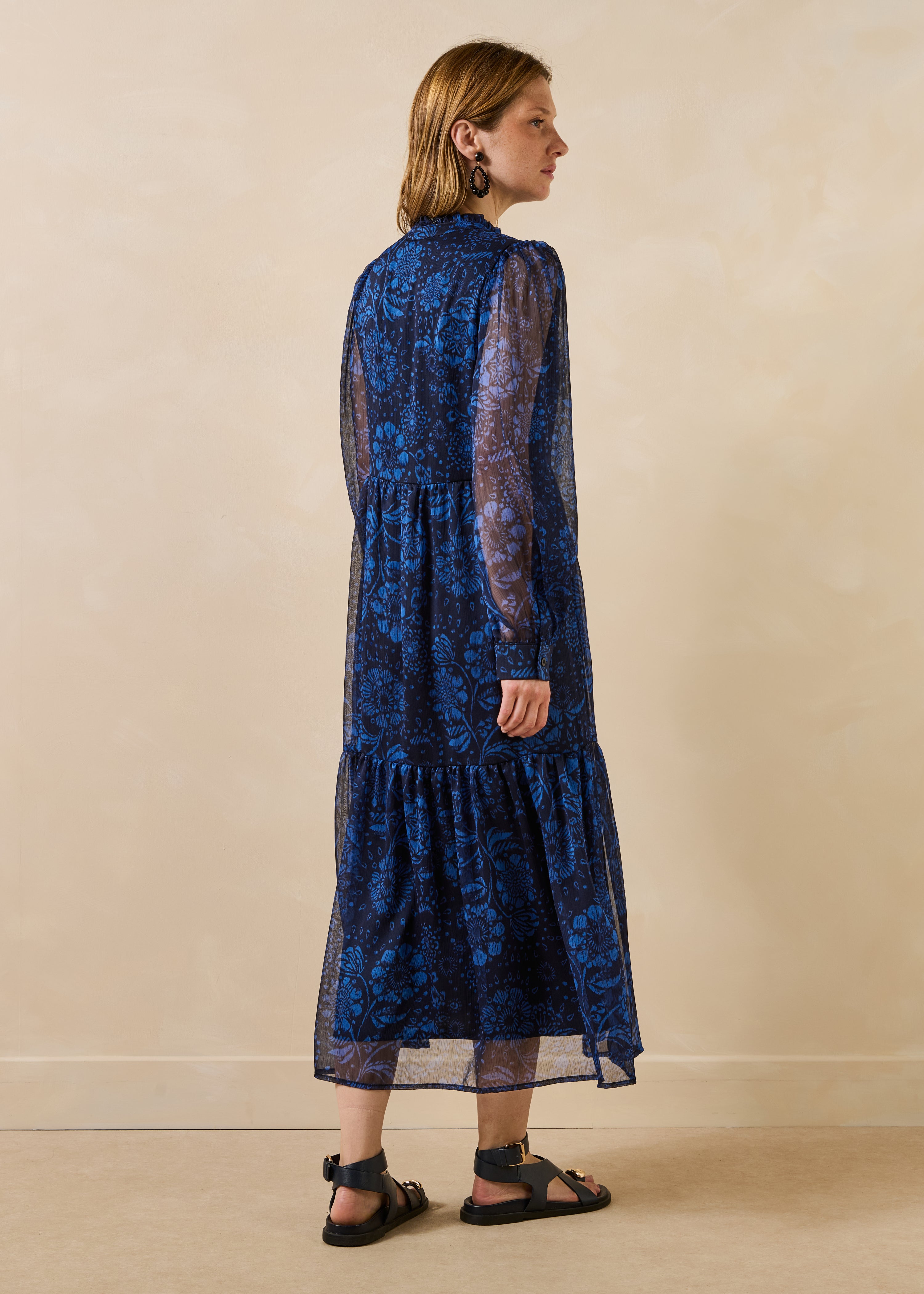 Long blue dress with floral print and long sleeves