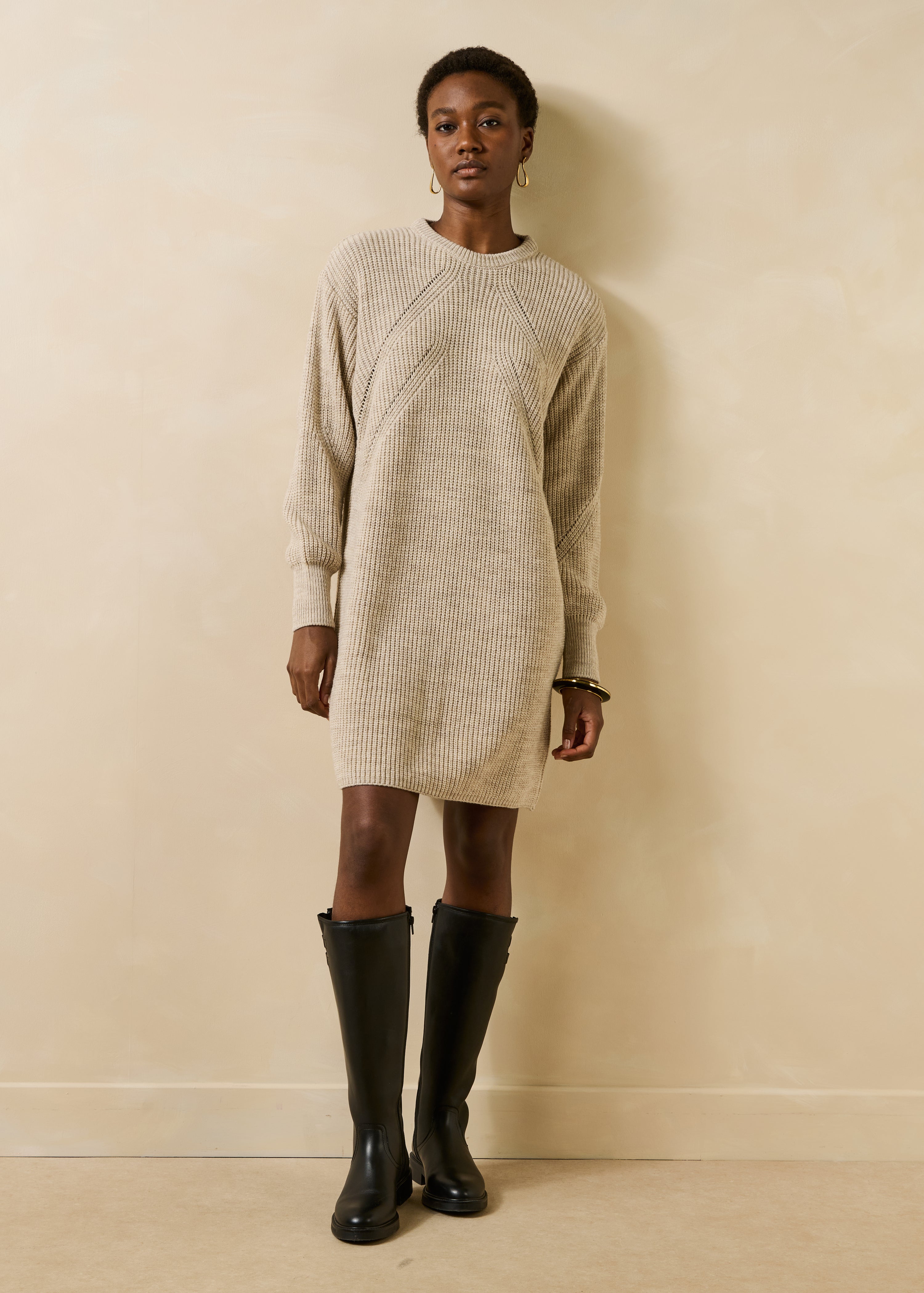 Robe courte beige en maille col rond
