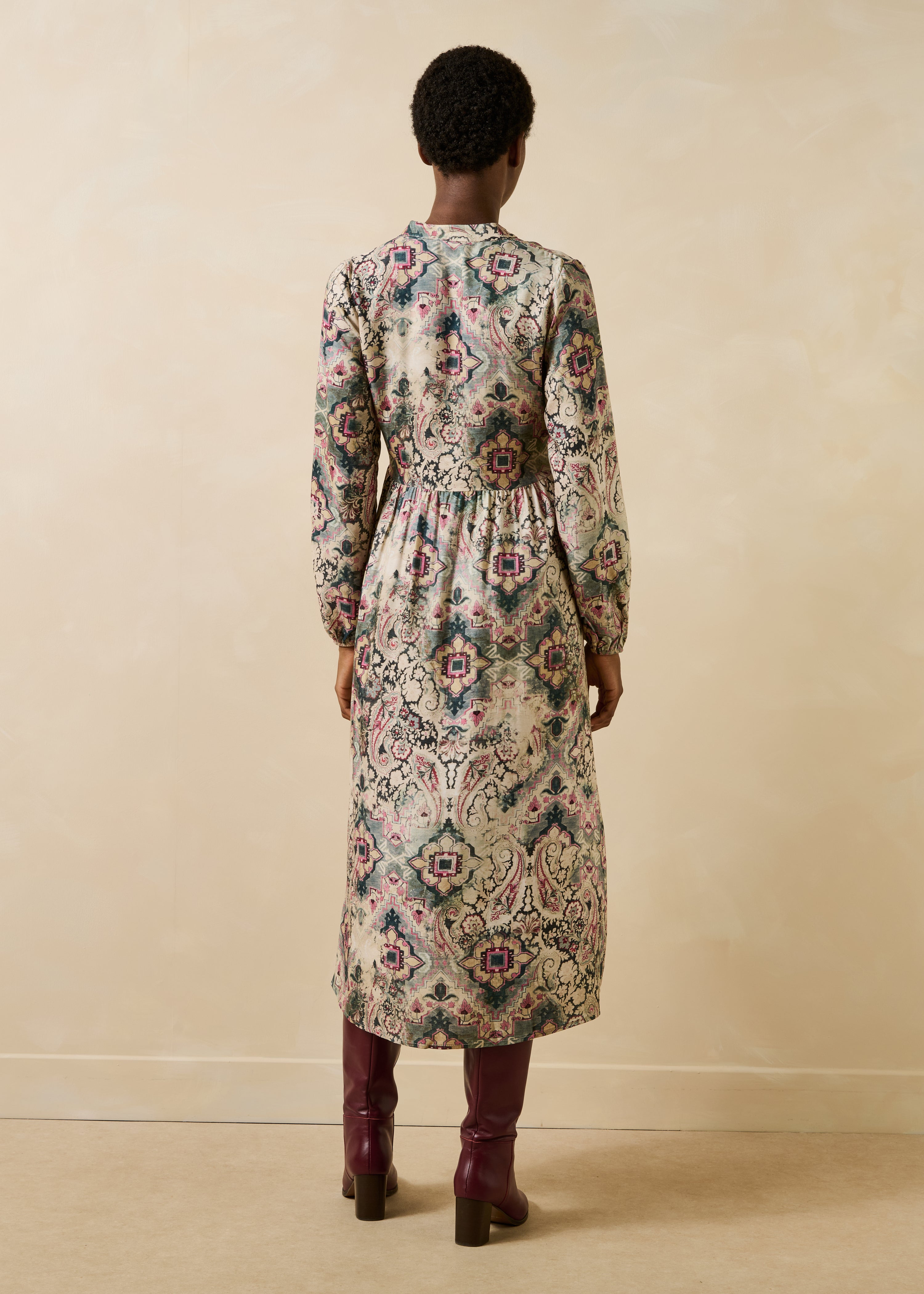 Robe écrue manches longues à imprimé