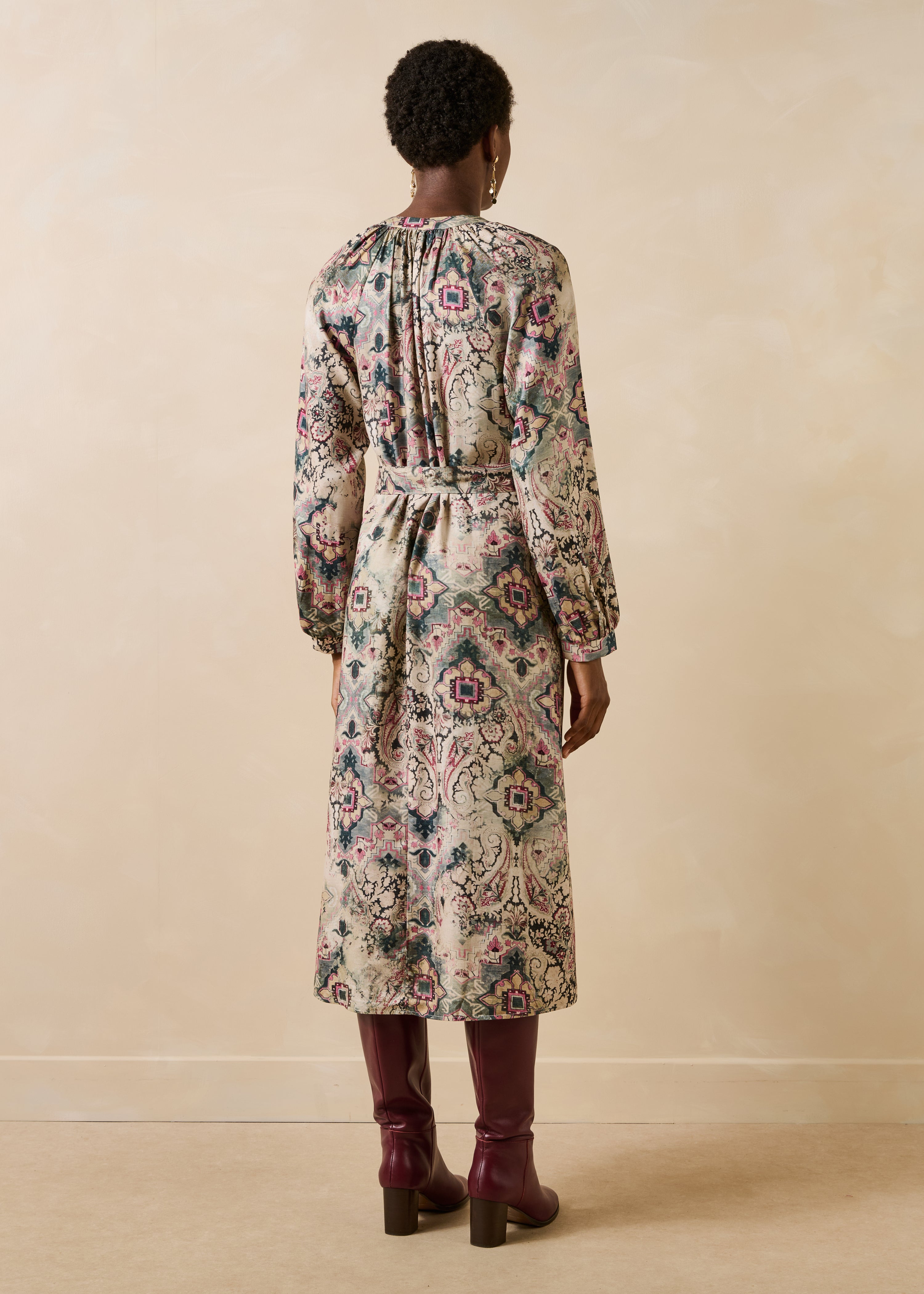 Robe écrue manches longues à imprimé