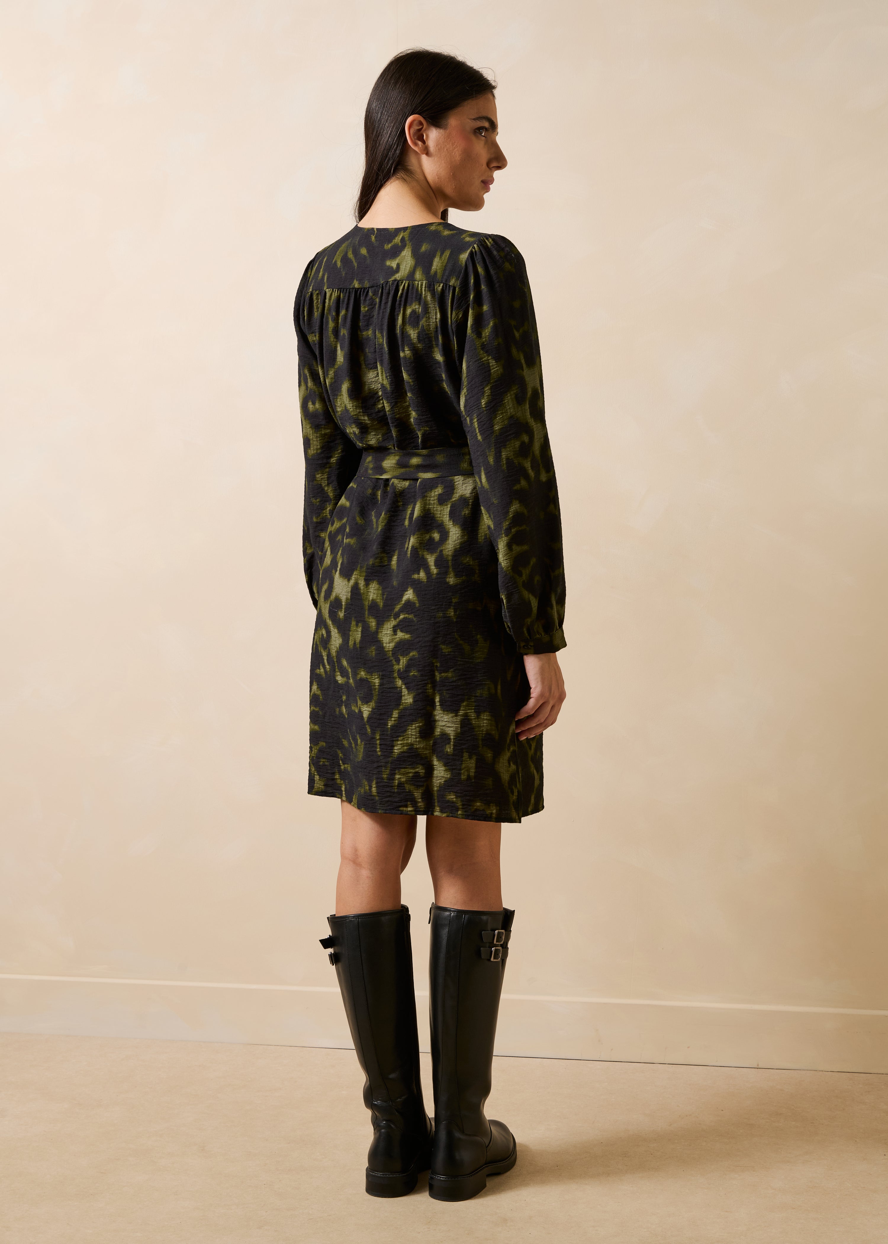 Short khaki buttoned dress with long printed sleeves