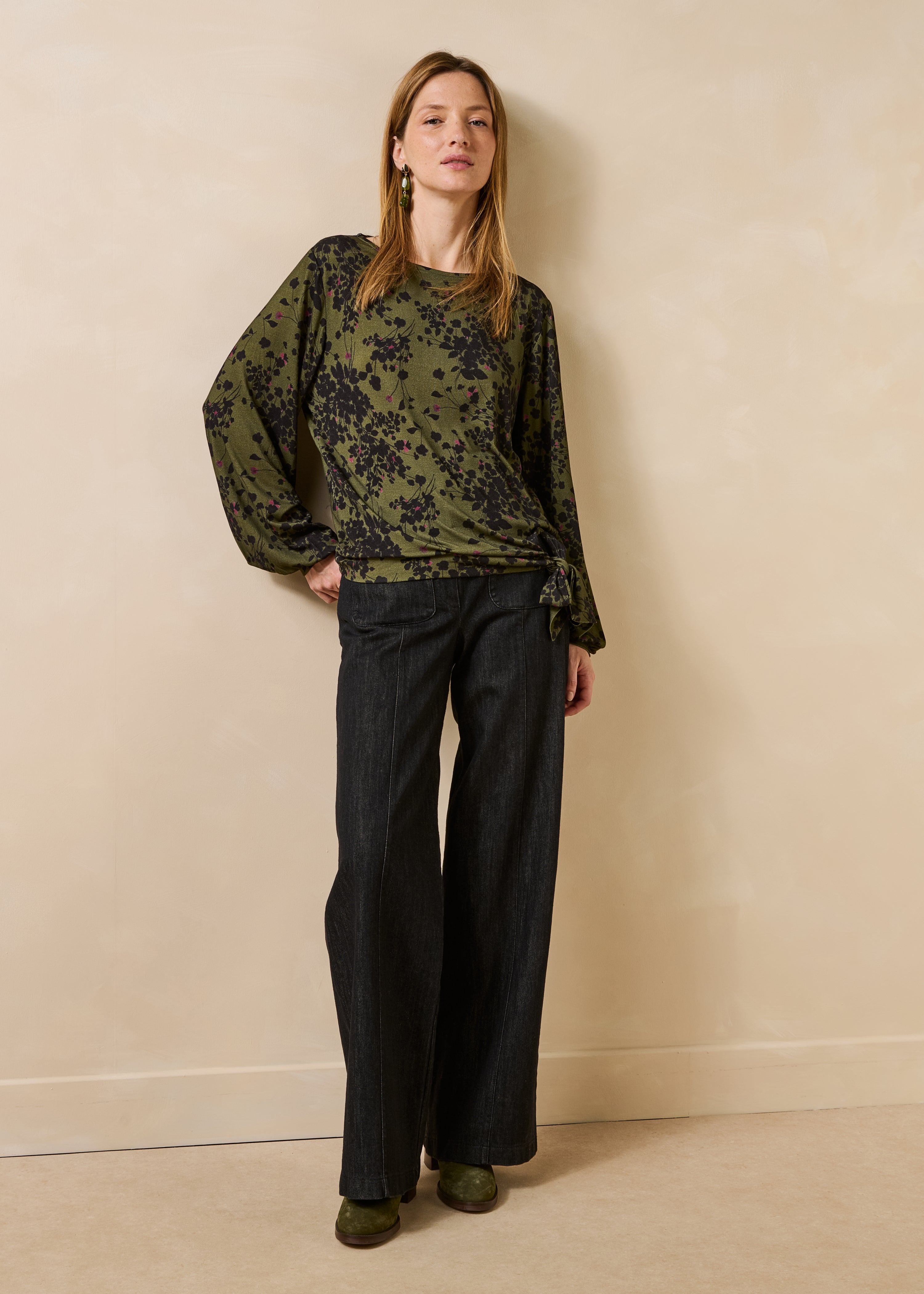 Long-sleeve floral khaki and black T-shirt