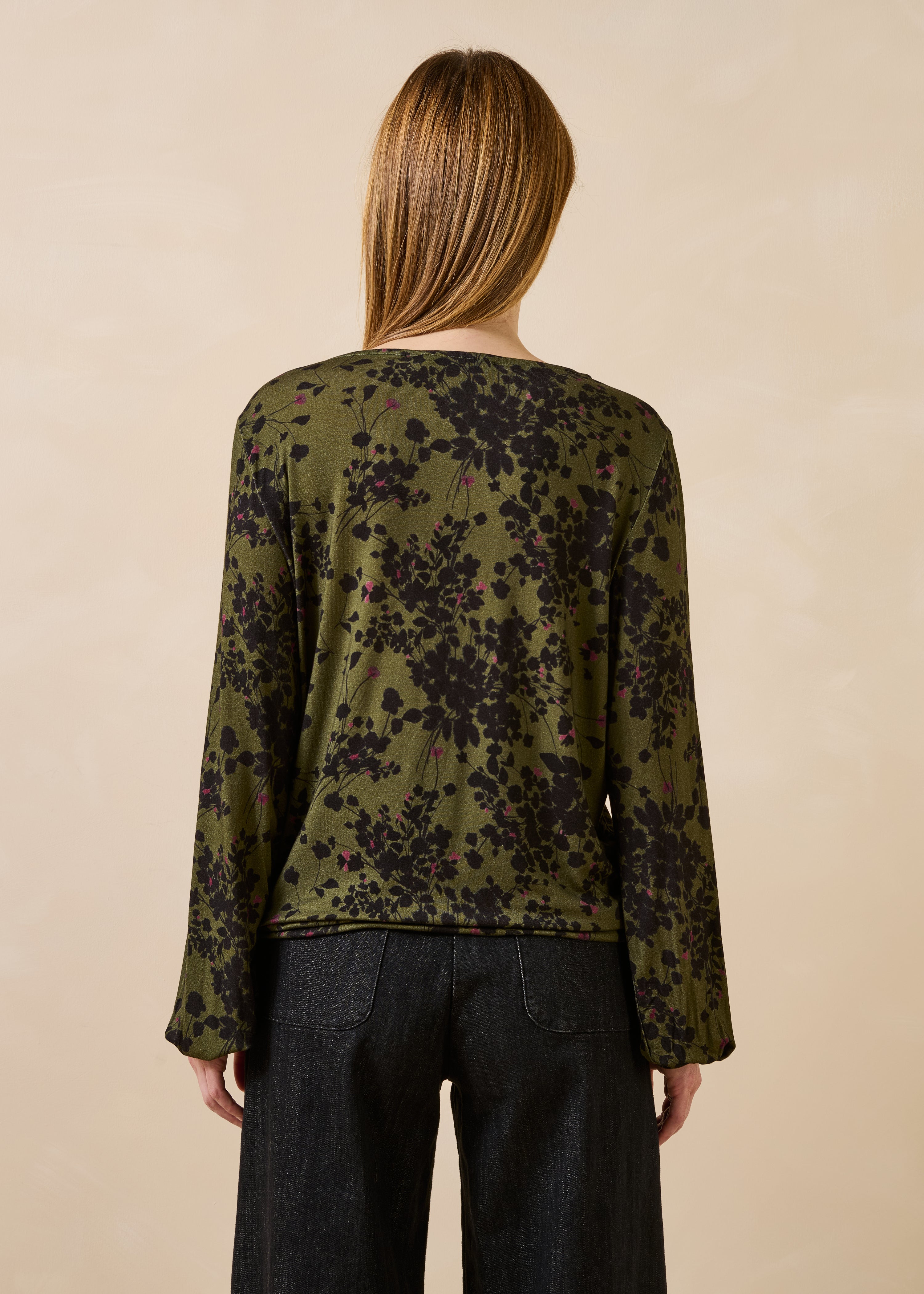 Long-sleeve floral khaki and black T-shirt