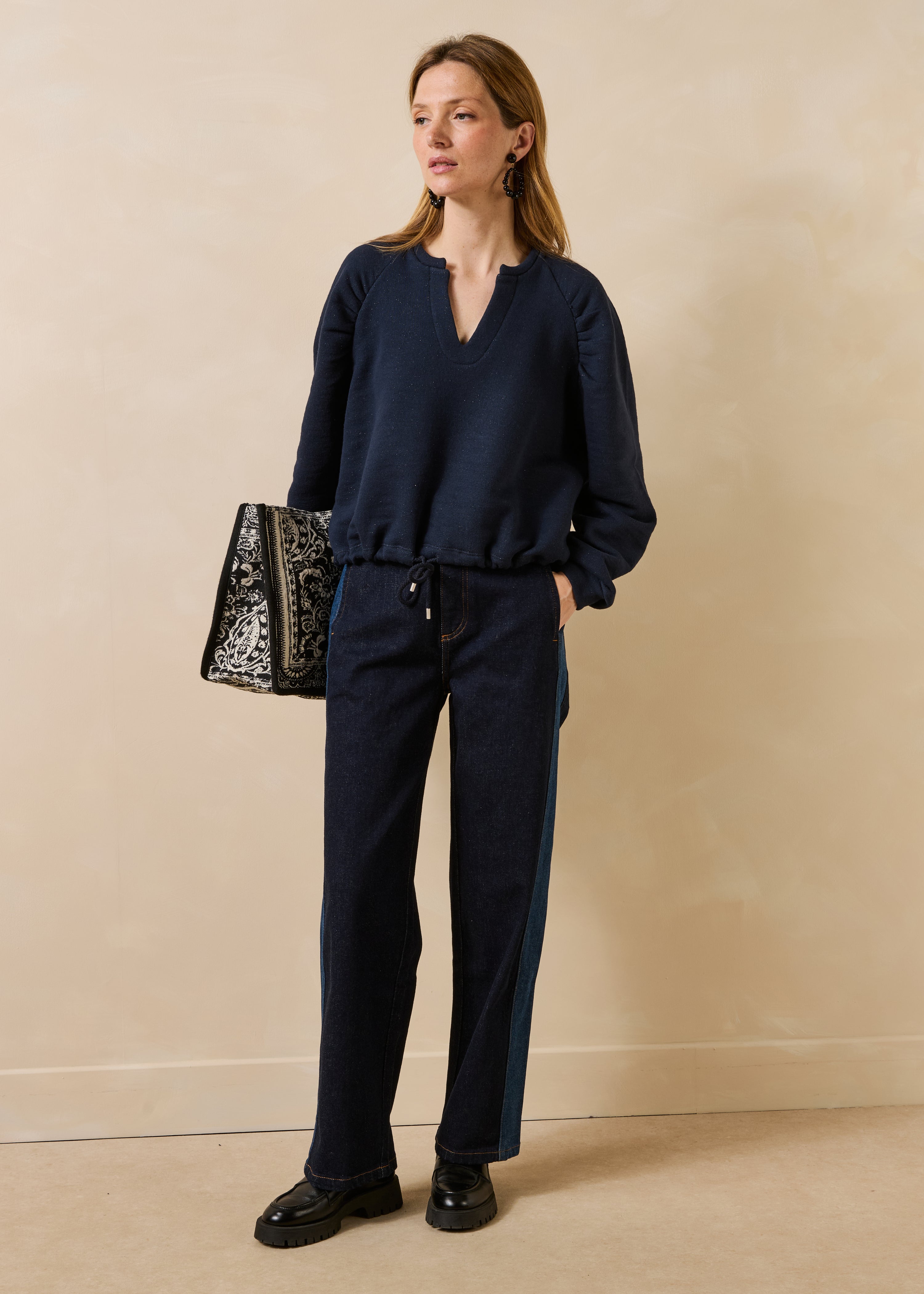 Long-sleeve navy blue sweatshirt in organic cotton