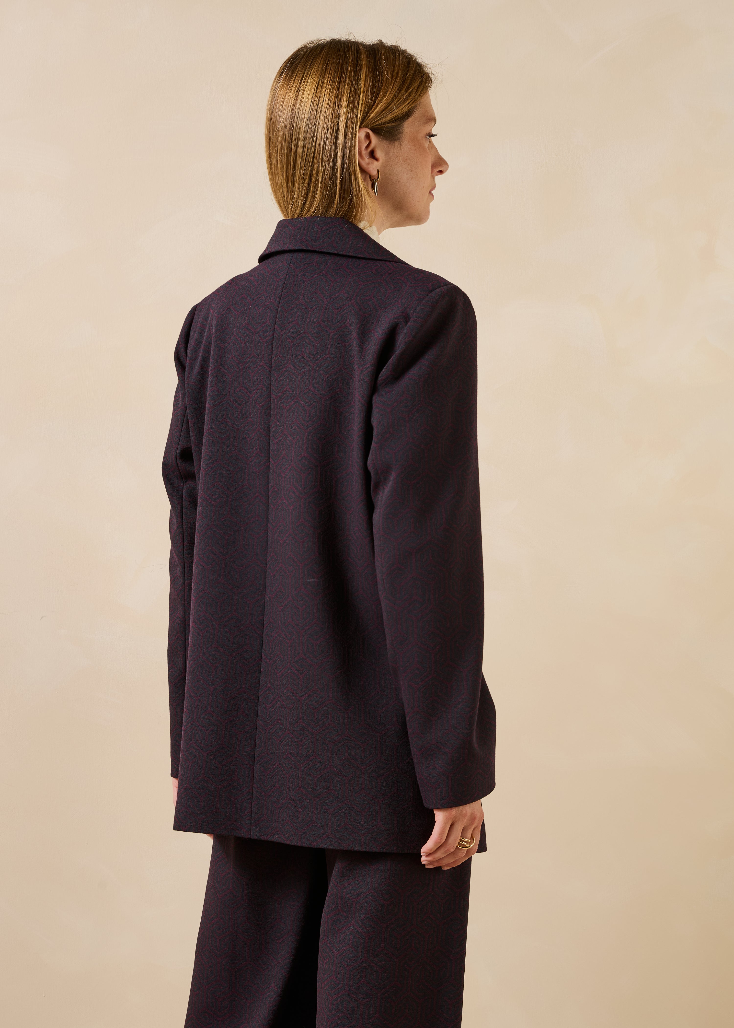 Tailleurjas in aubergine en marineblauw jacquard