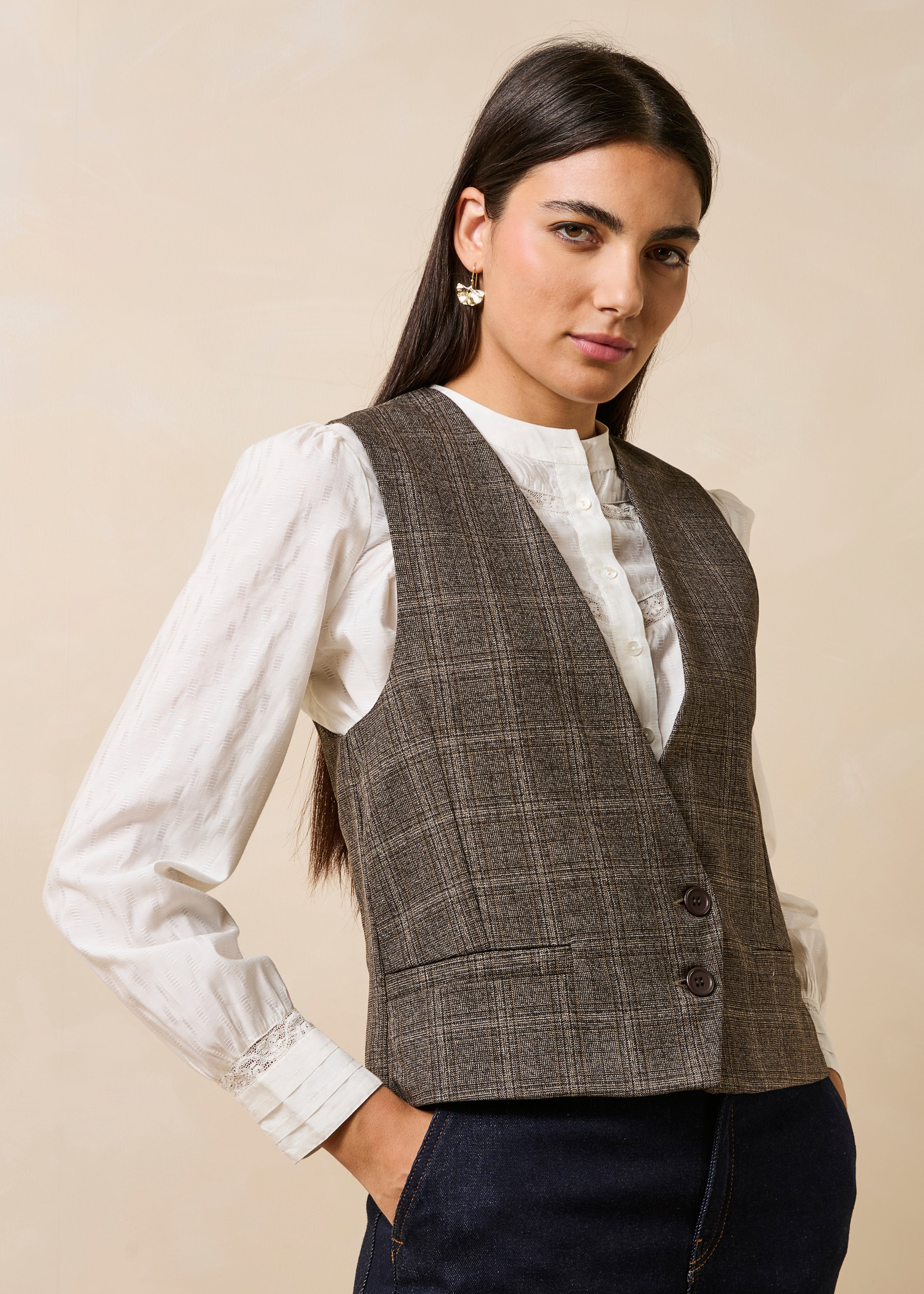 Brown sleeveless plaid V-neck jacket