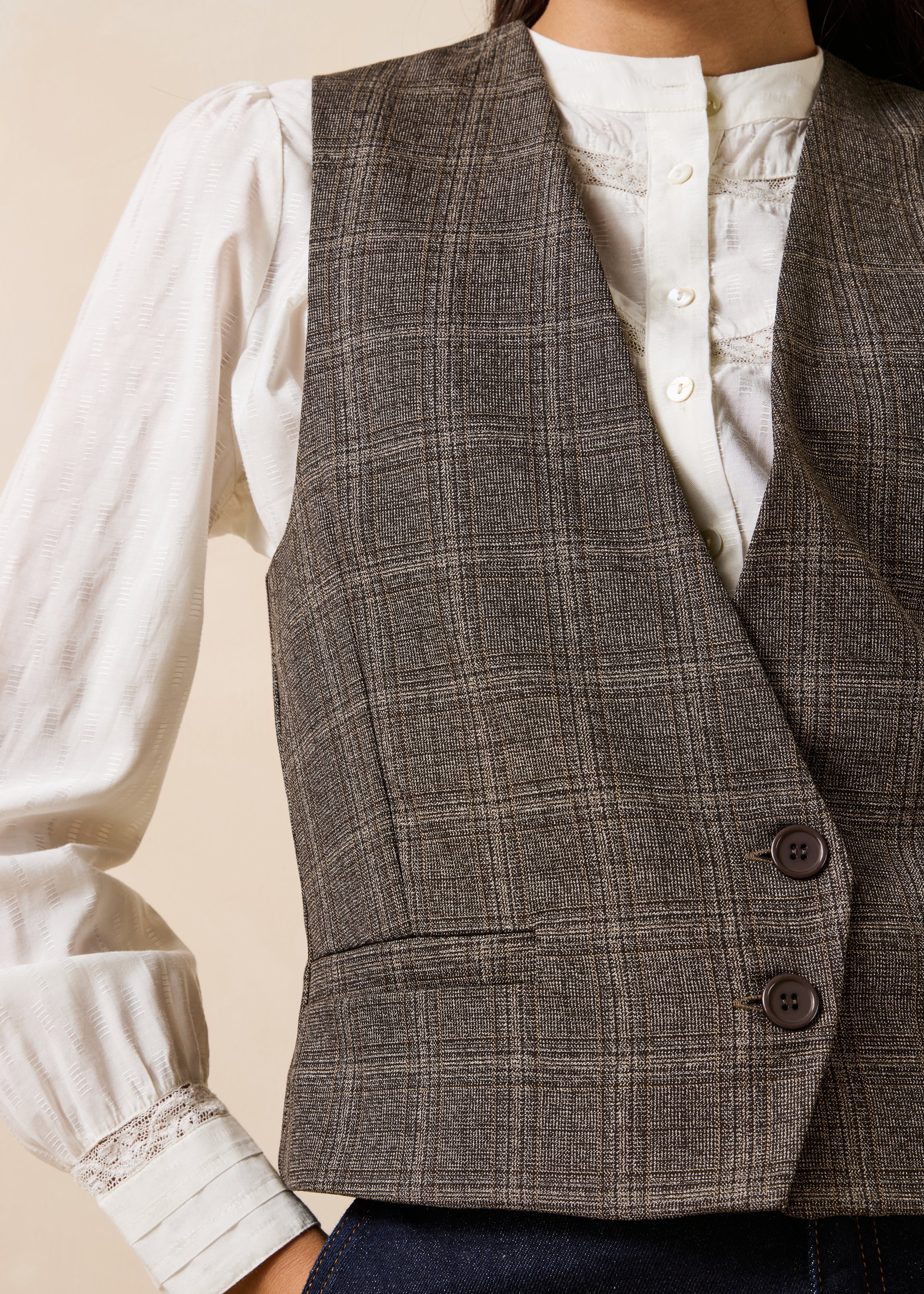 Brown sleeveless plaid V-neck jacket