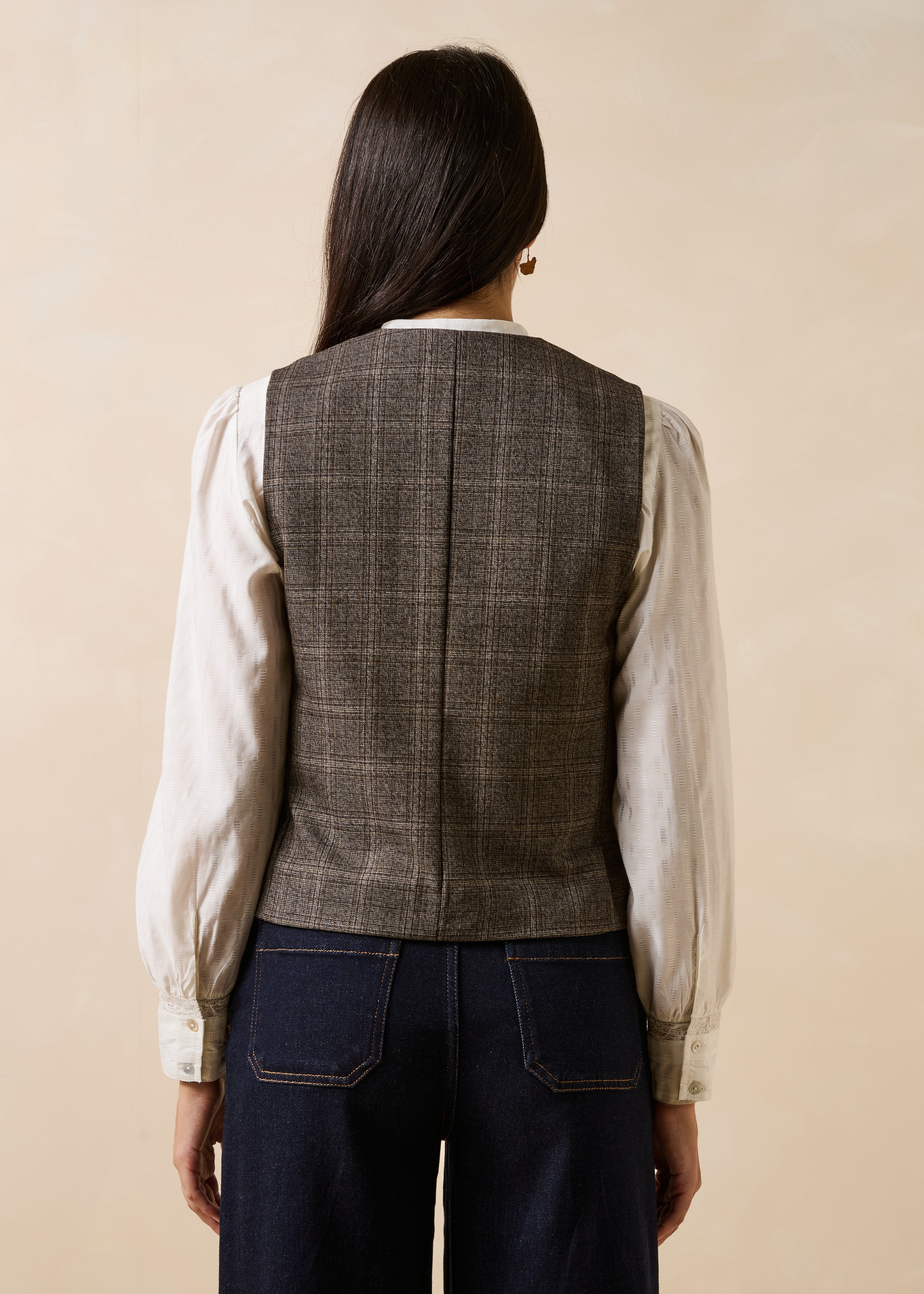 Brown sleeveless plaid V-neck jacket