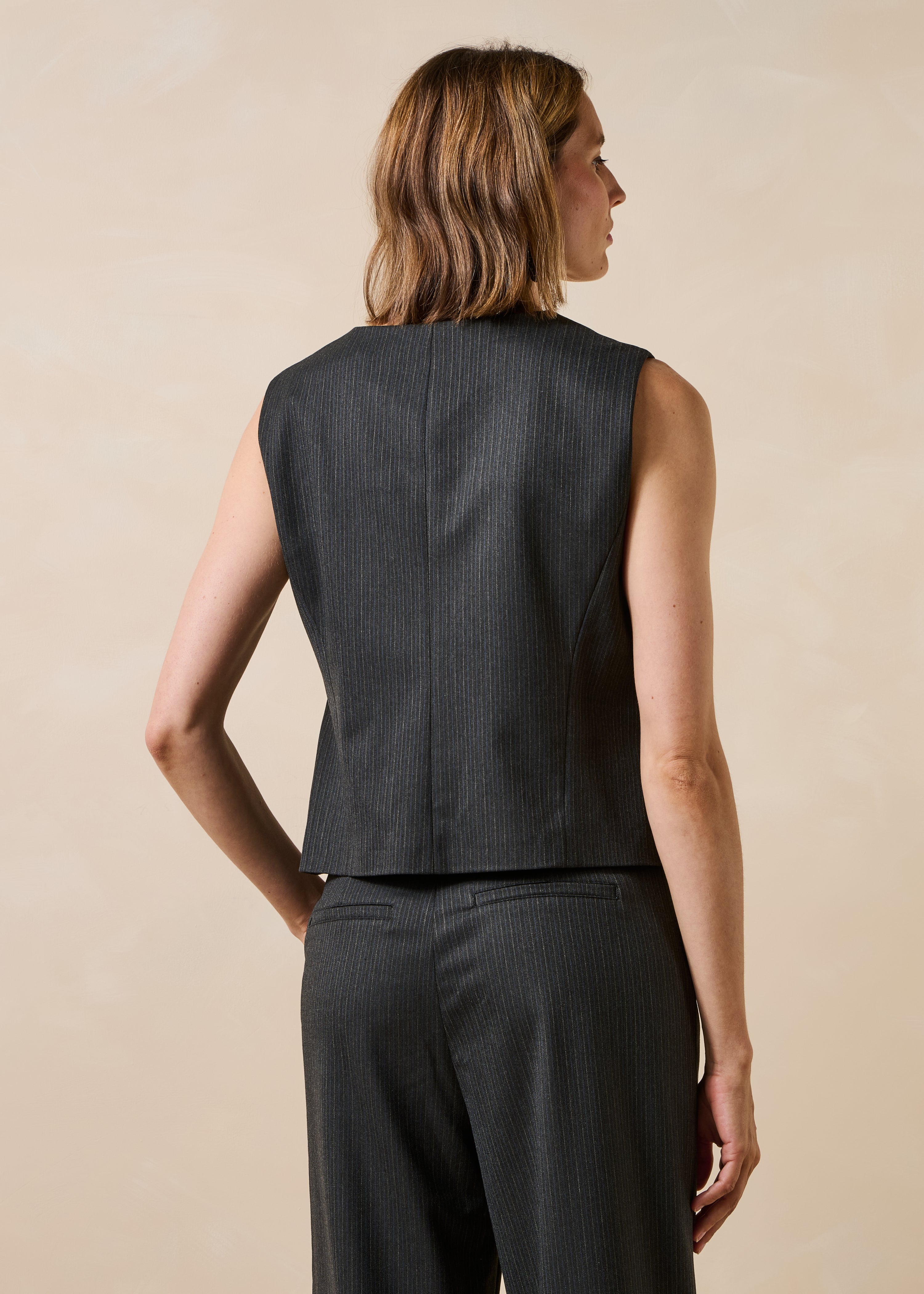 Veste gris anthracite à rayures sans manches